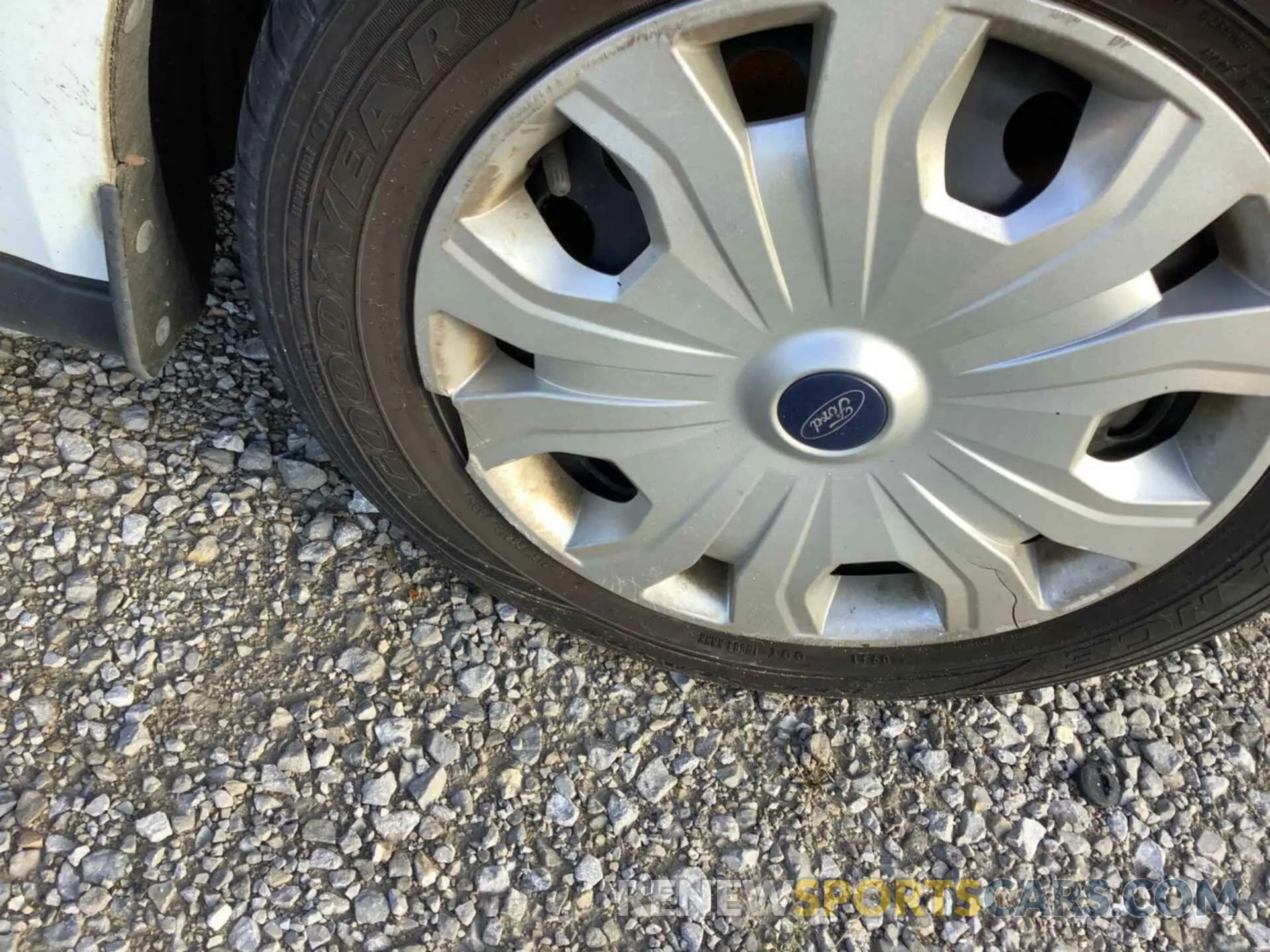 32 Photograph of a damaged car NM0LS7E24K1392159 FORD TRANSIT CONNECT 2019