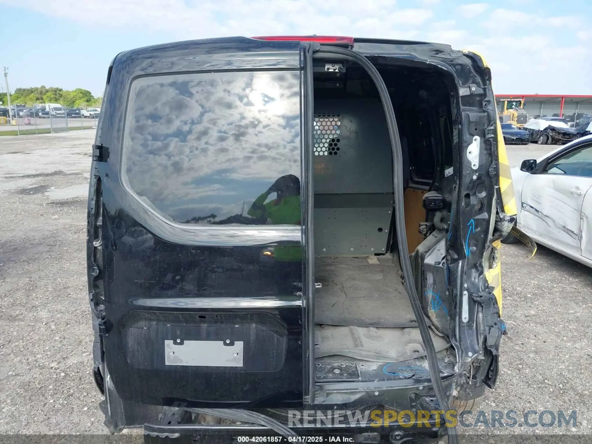 17 Photograph of a damaged car NM0LS6S20P1565259 FORD TRANSIT CONNECT 2023