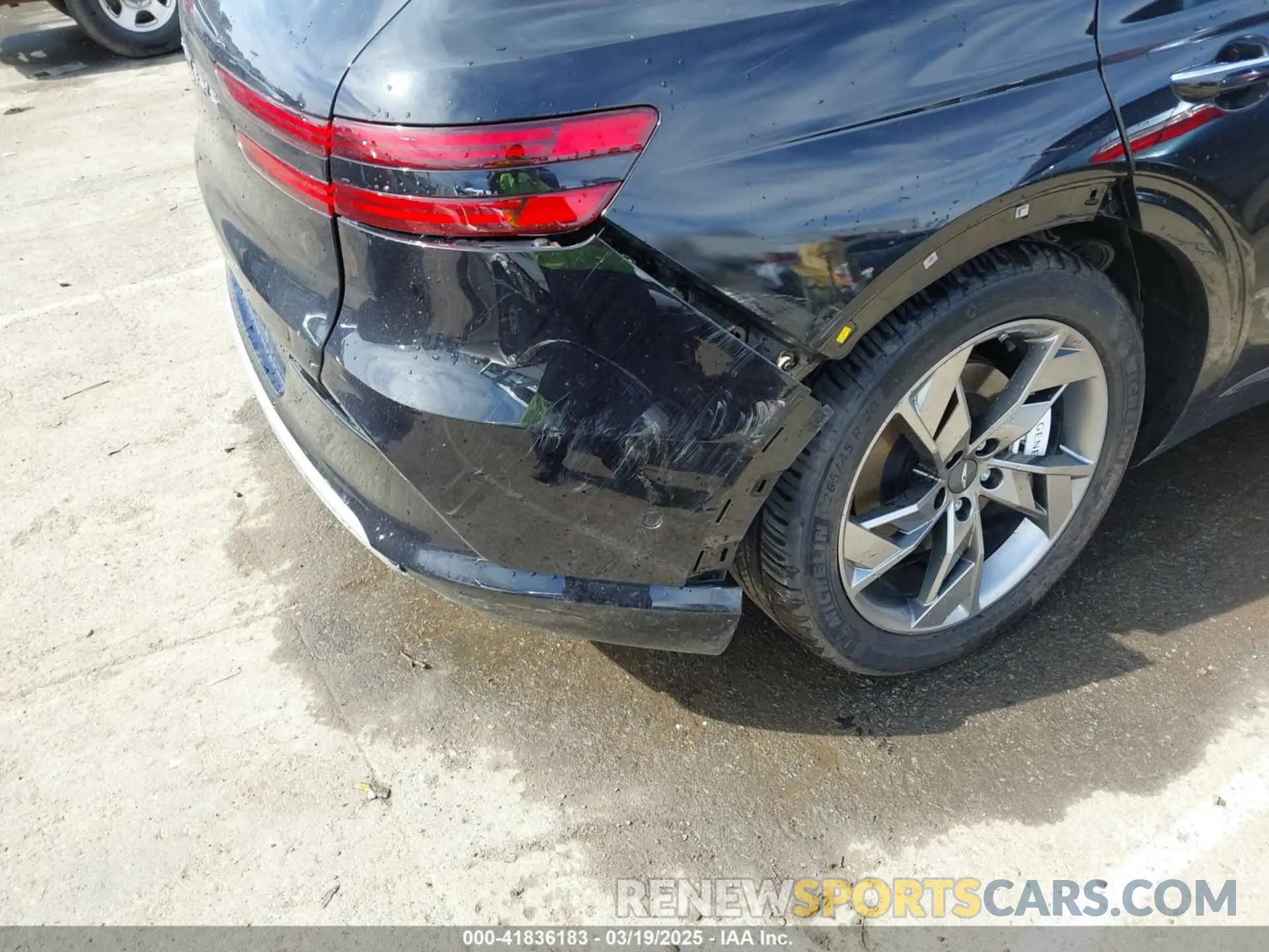 19 Photograph of a damaged car 5NMMCET11RH002752 GENESIS ELECTRIFIED GV70 2024