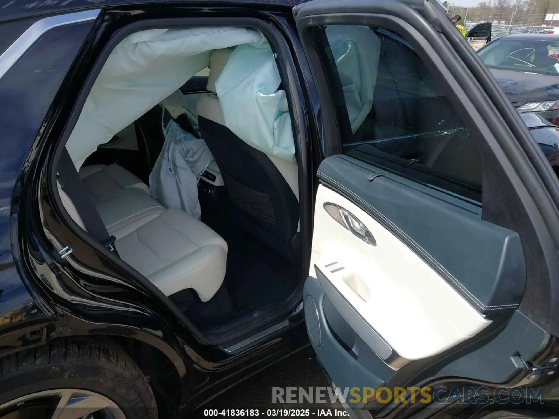 8 Photograph of a damaged car 5NMMCET11RH002752 GENESIS ELECTRIFIED GV70 2024