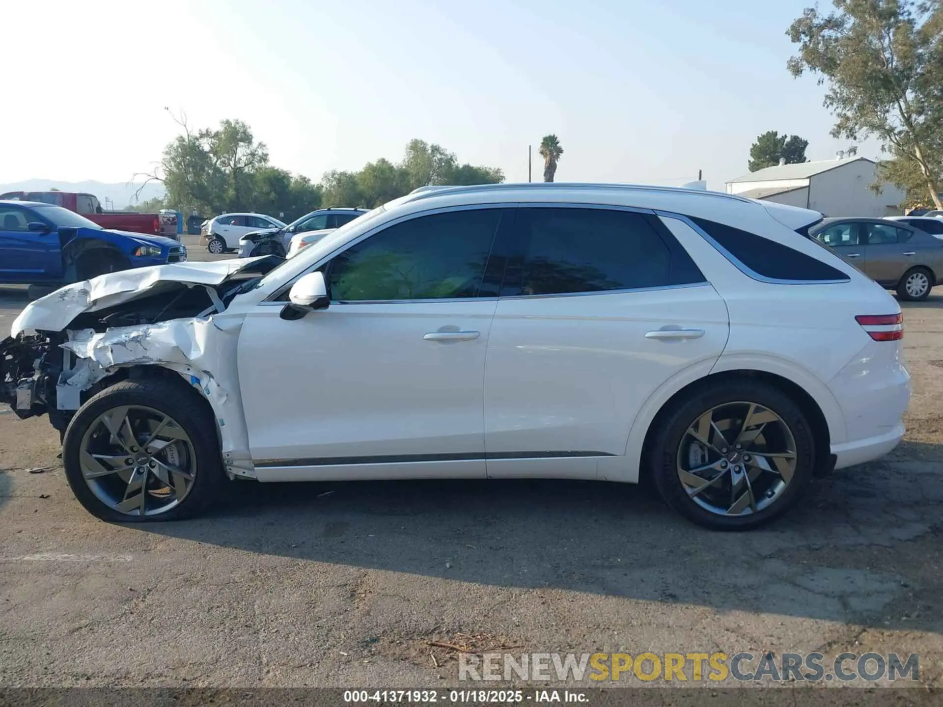 14 Photograph of a damaged car 5NMMCET13RH003224 GENESIS ELECTRIFIED GV70 2024