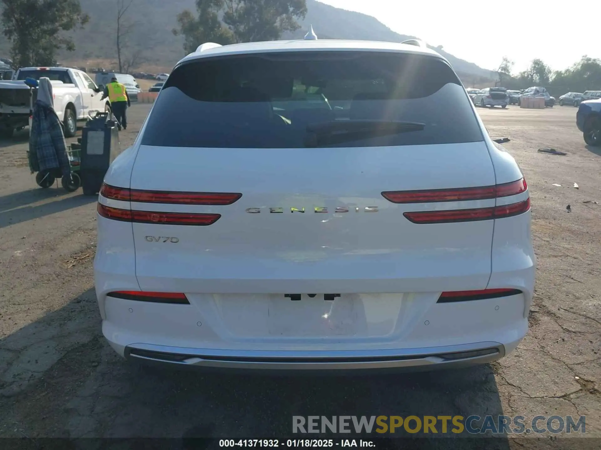 16 Photograph of a damaged car 5NMMCET13RH003224 GENESIS ELECTRIFIED GV70 2024