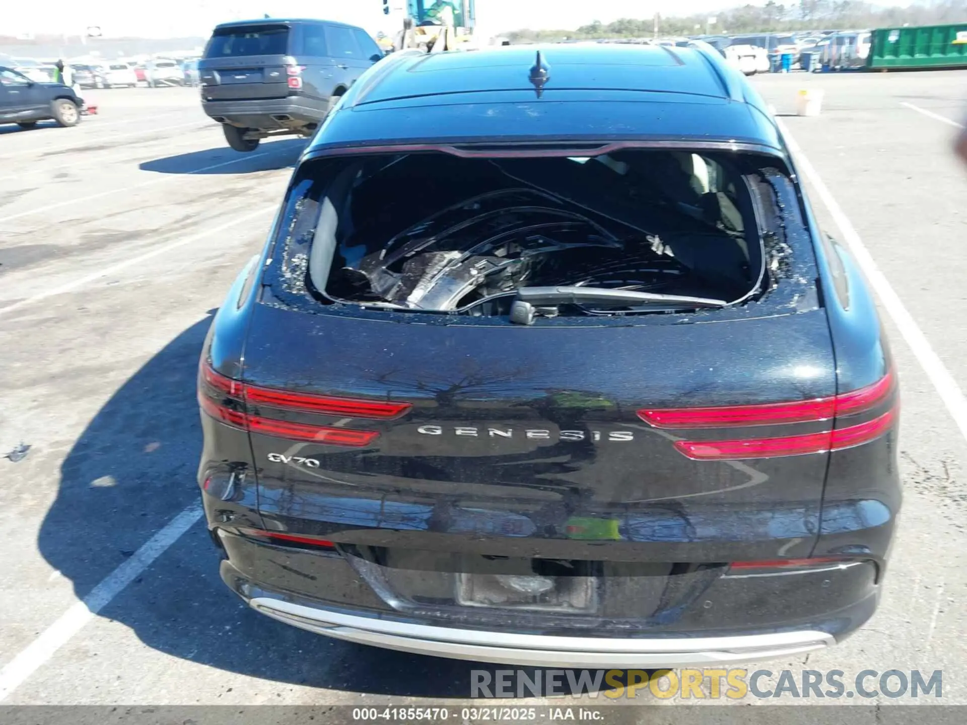 17 Photograph of a damaged car 5NMMCET15RH002852 GENESIS ELECTRIFIED GV70 2024