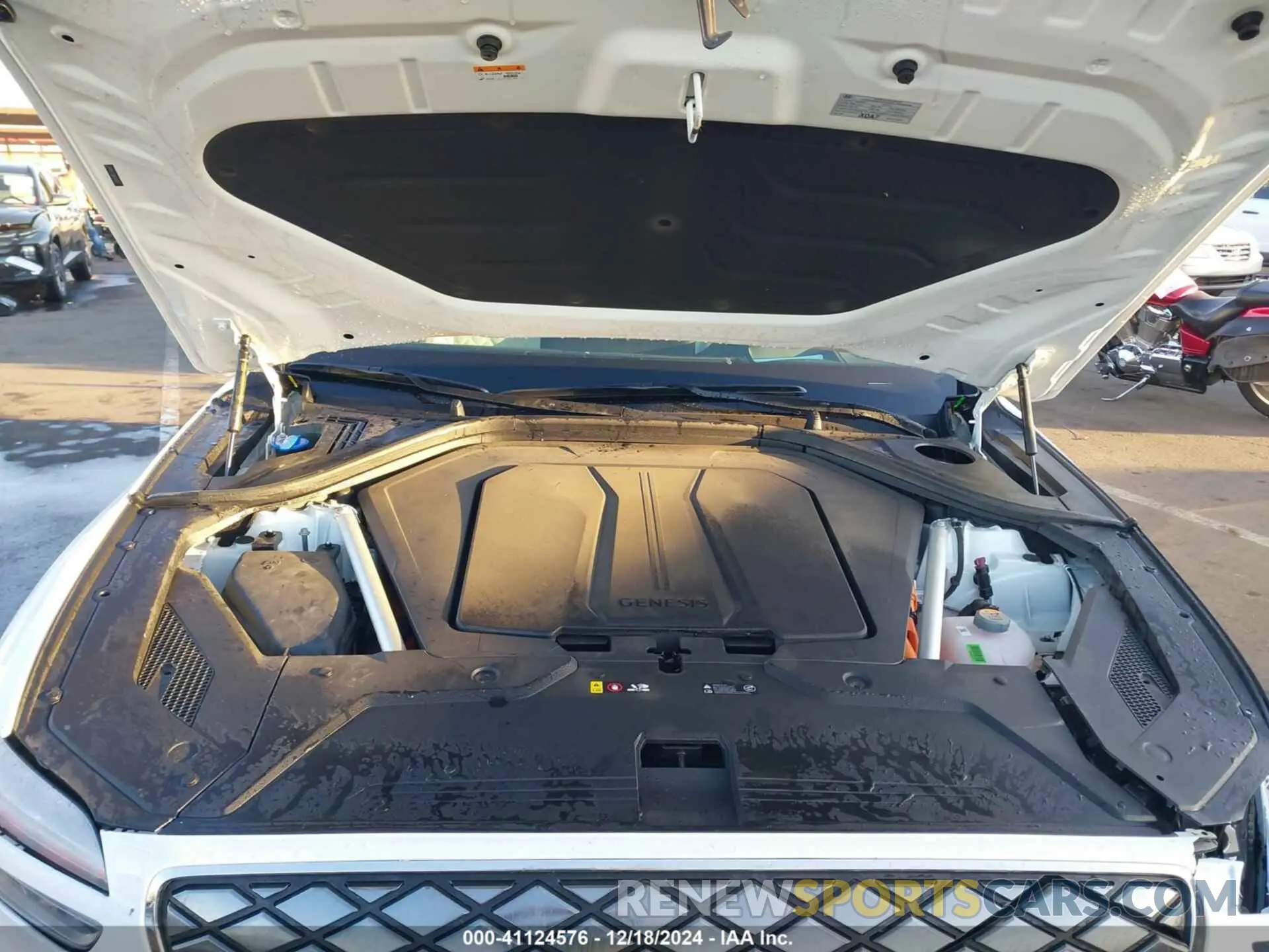 10 Photograph of a damaged car 5NMMCET18RH003235 GENESIS ELECTRIFIED GV70 2024
