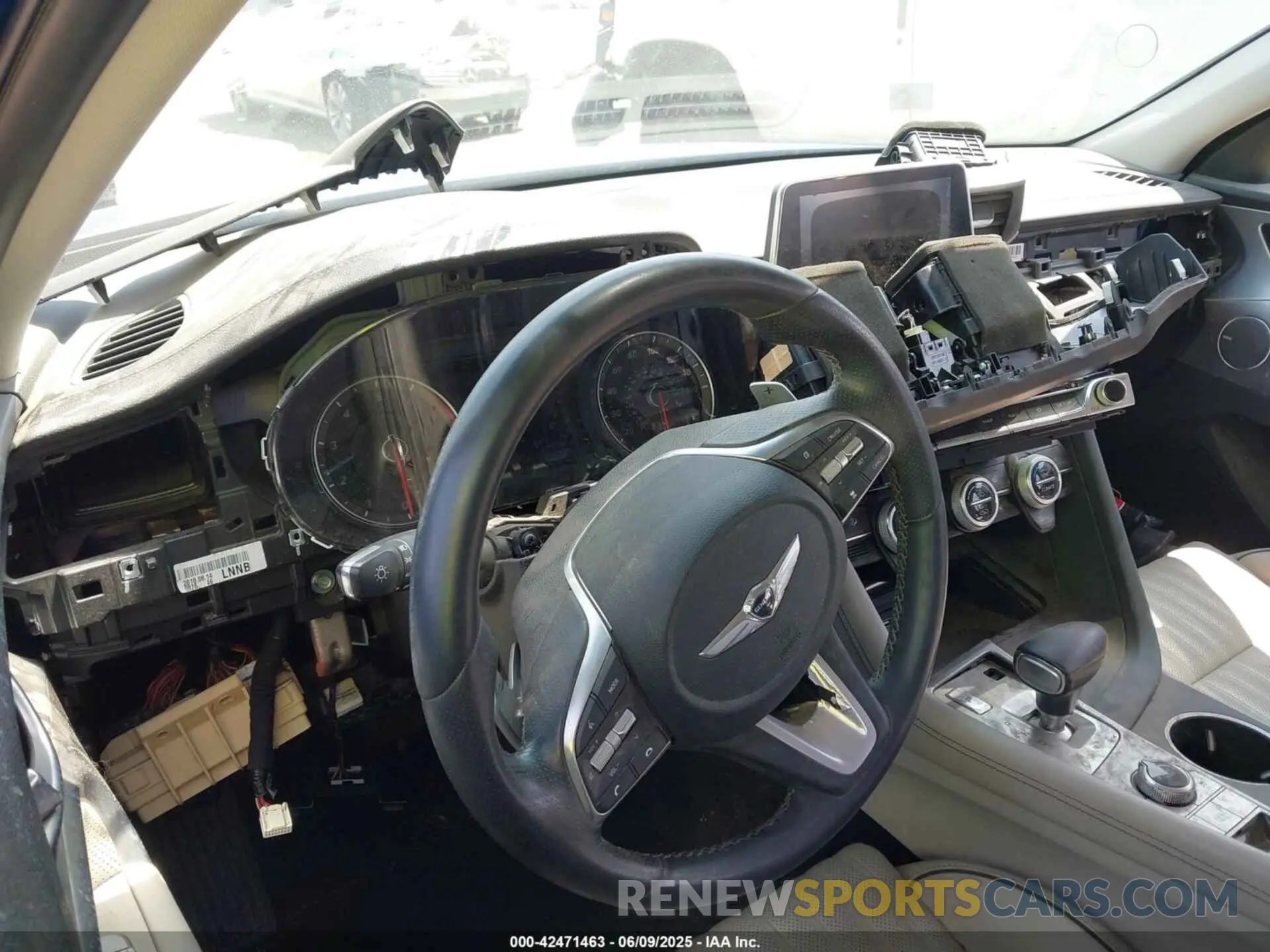 18 Photograph of a damaged car KMTG34LA0KU020554 GENESIS G70 2019