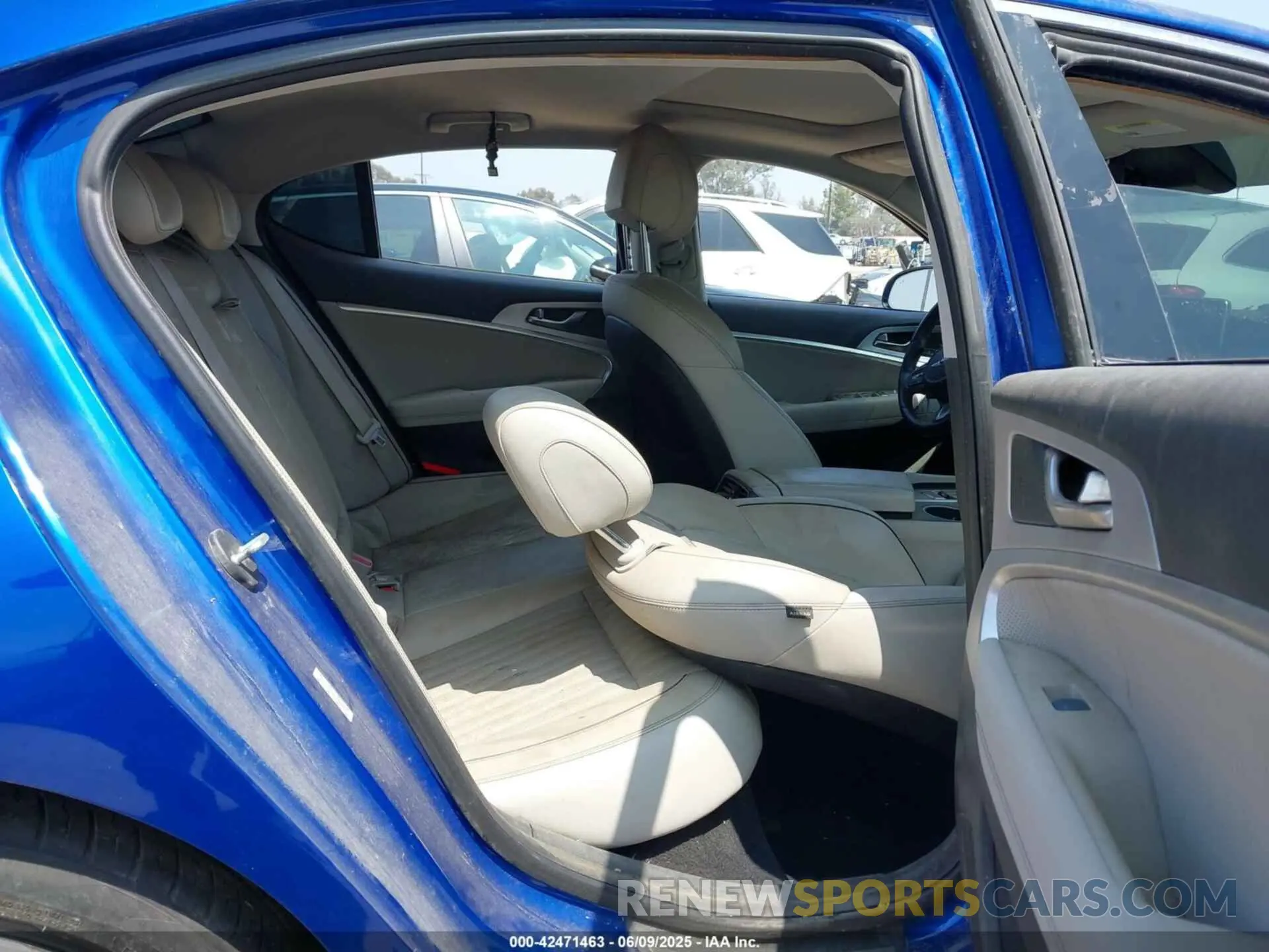 8 Photograph of a damaged car KMTG34LA0KU020554 GENESIS G70 2019