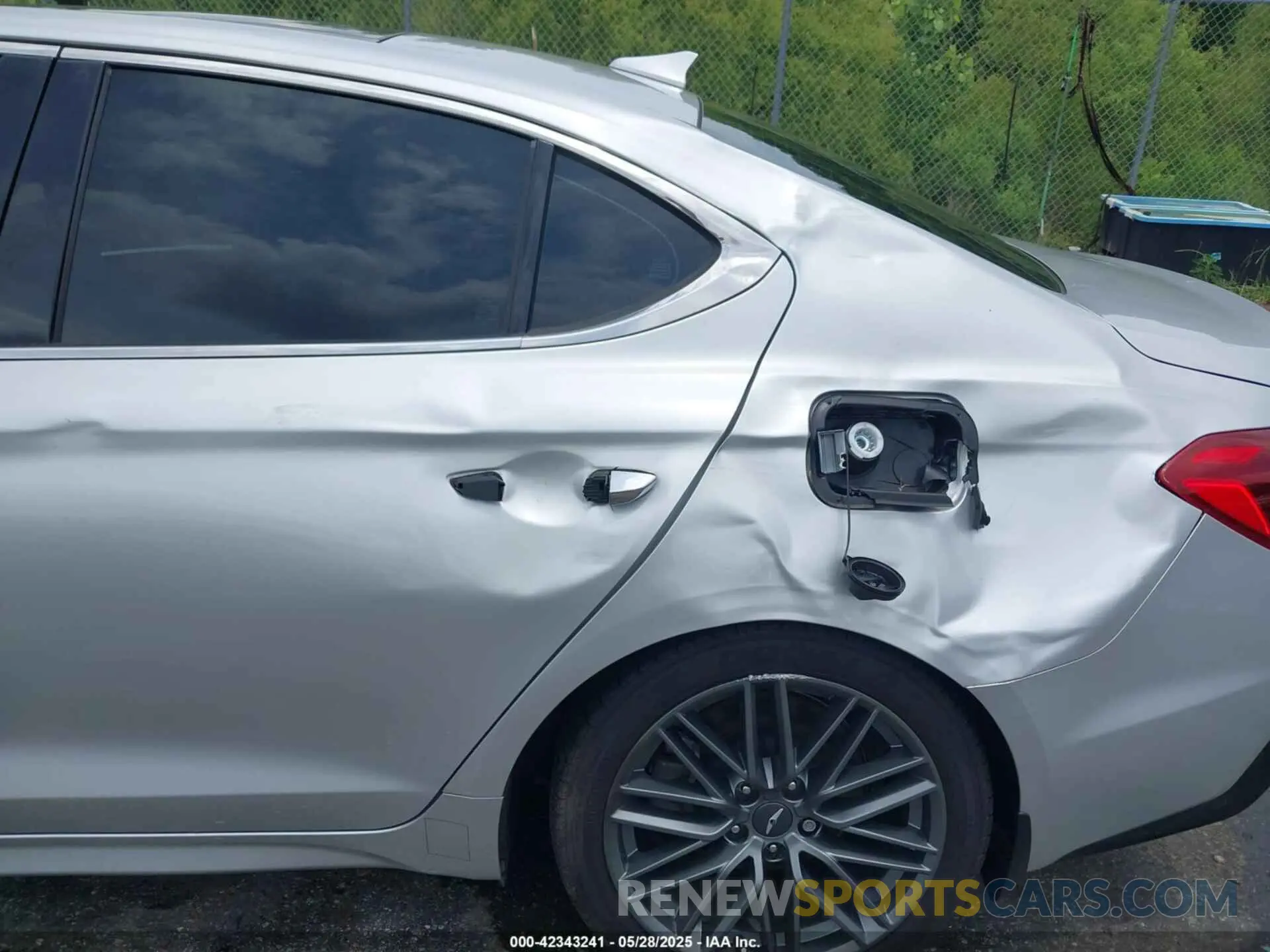 19 Photograph of a damaged car KMTG34LA4KU027233 GENESIS G70 2019