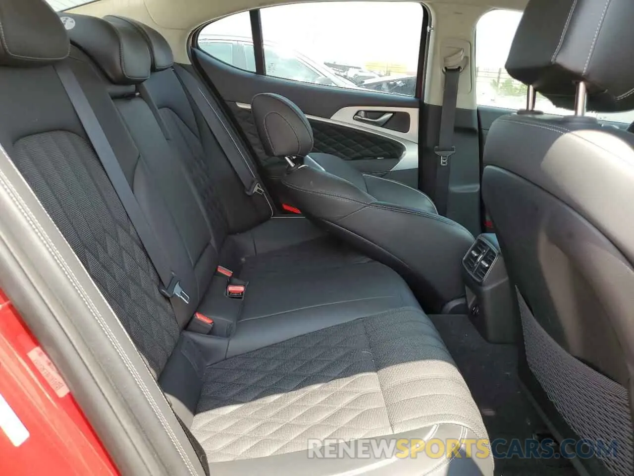 10 Photograph of a damaged car KMTG34LE0KU024820 GENESIS G70 2019