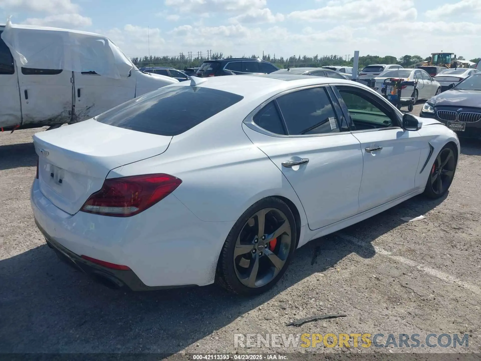 4 Photograph of a damaged car KMTG34LE0KU034232 GENESIS G70 2019