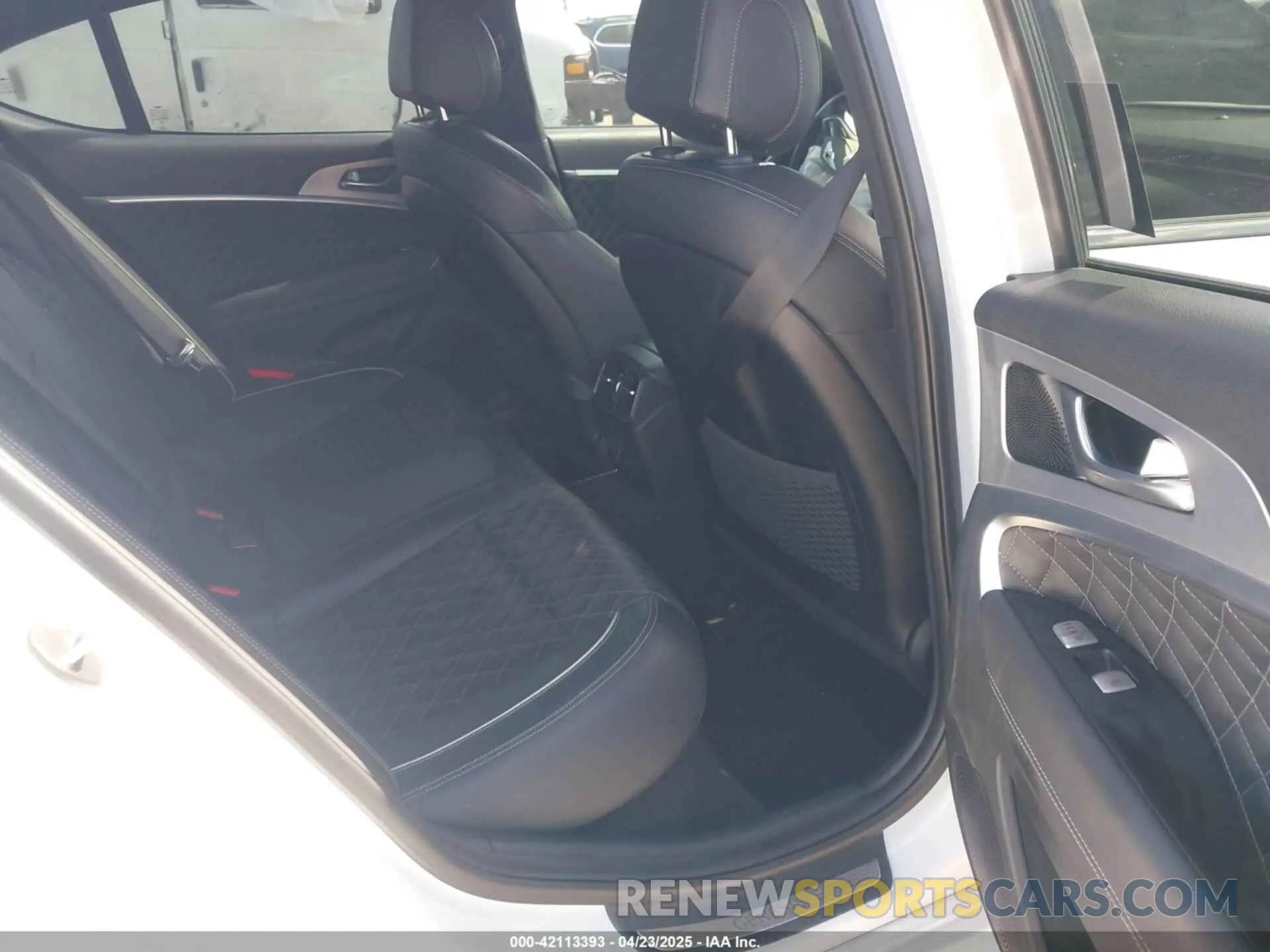 8 Photograph of a damaged car KMTG34LE0KU034232 GENESIS G70 2019