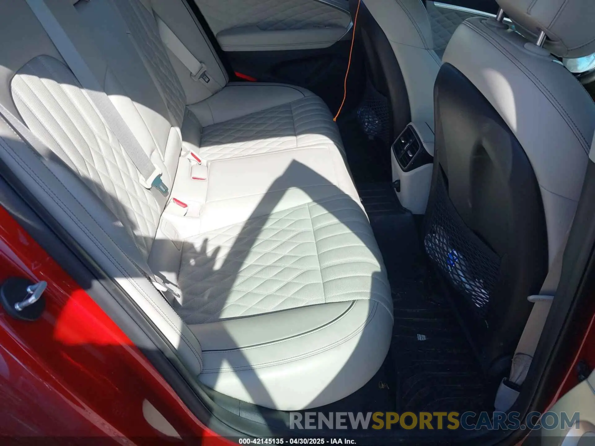 8 Photograph of a damaged car KMTG34LE0KU039981 GENESIS G70 2019