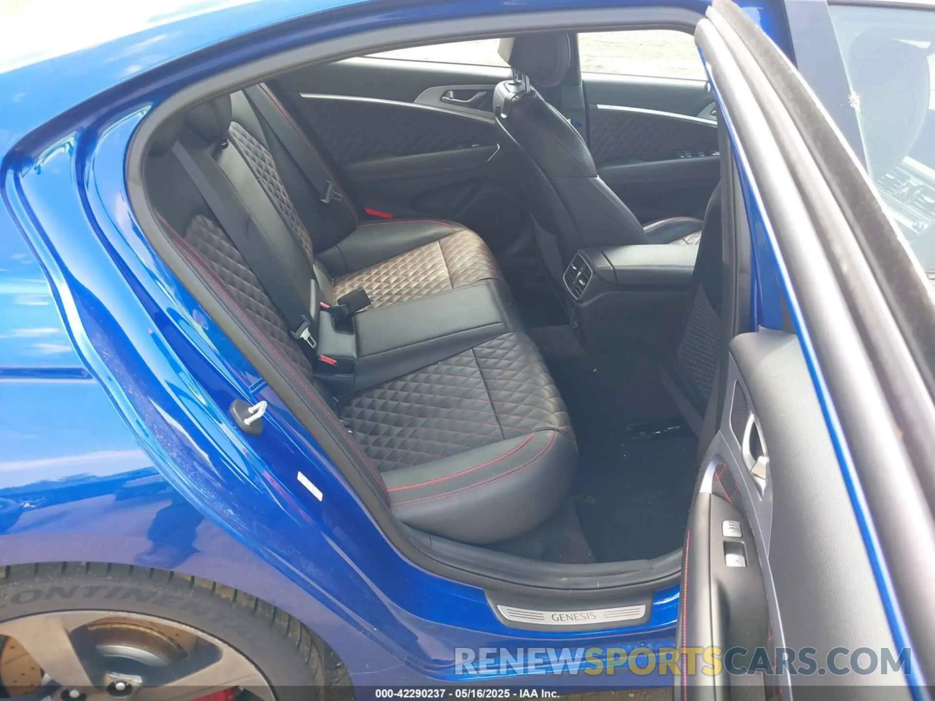 8 Photograph of a damaged car KMTG34LE1KU040136 GENESIS G70 2019