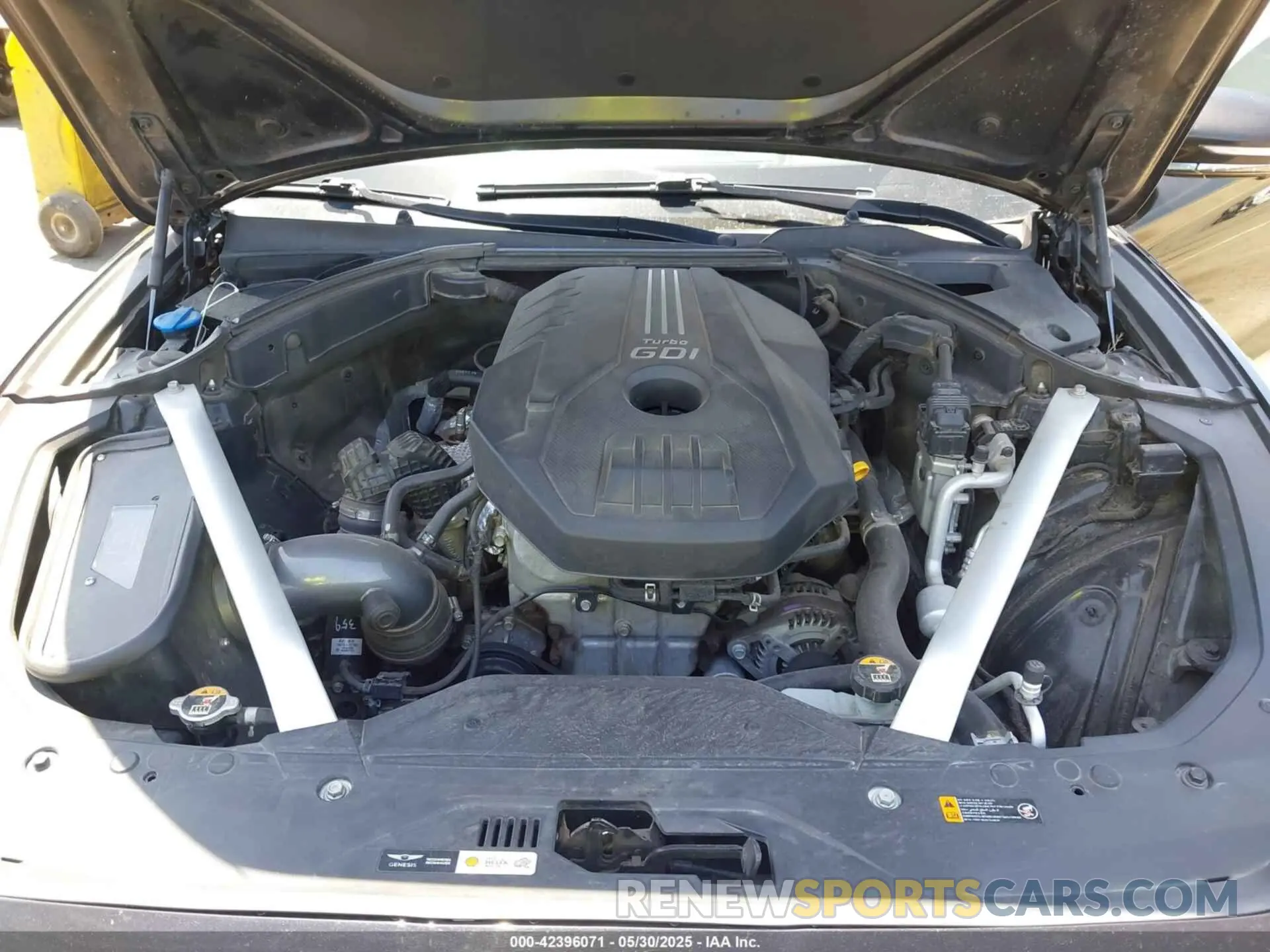 10 Photograph of a damaged car KMTG44LA1KU038168 GENESIS G70 2019