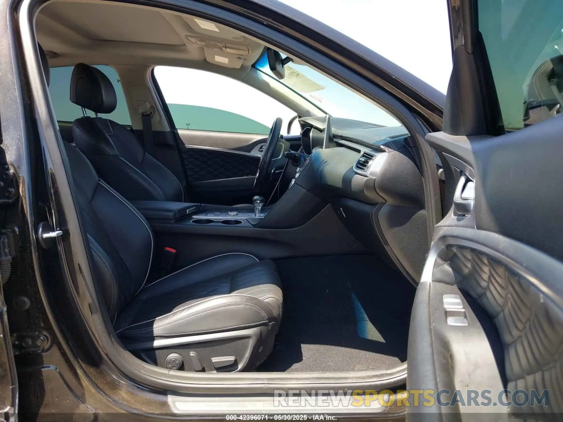 5 Photograph of a damaged car KMTG44LA1KU038168 GENESIS G70 2019