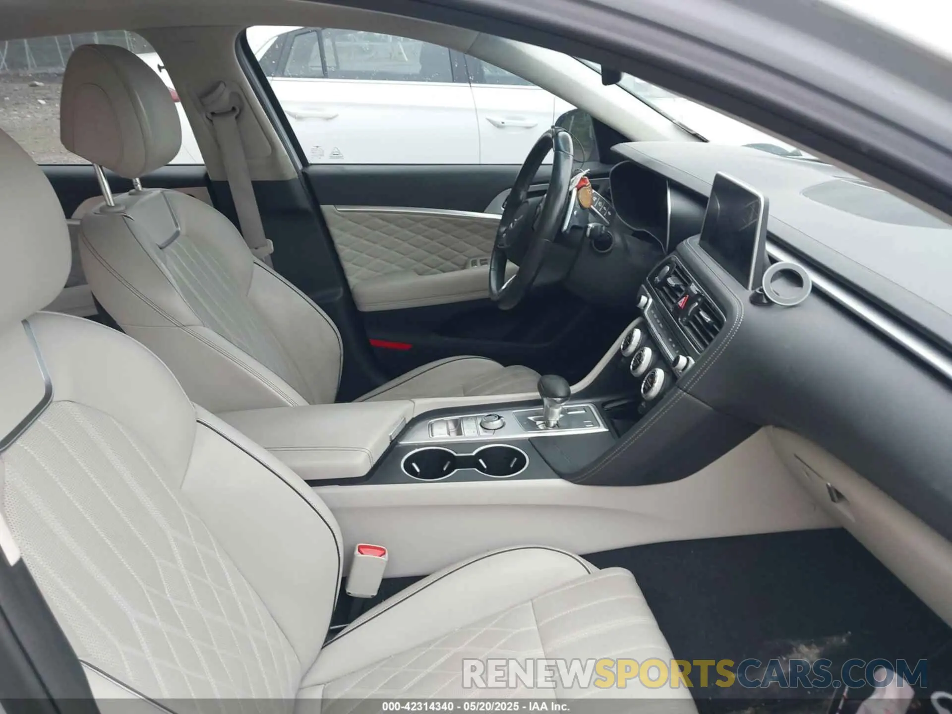 5 Photograph of a damaged car KMTG44LA4KU025432 GENESIS G70 2019