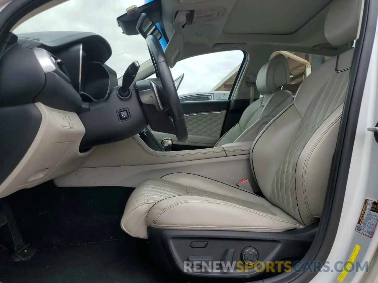 7 Photograph of a damaged car KMTG44LA8KU040192 GENESIS G70 2019