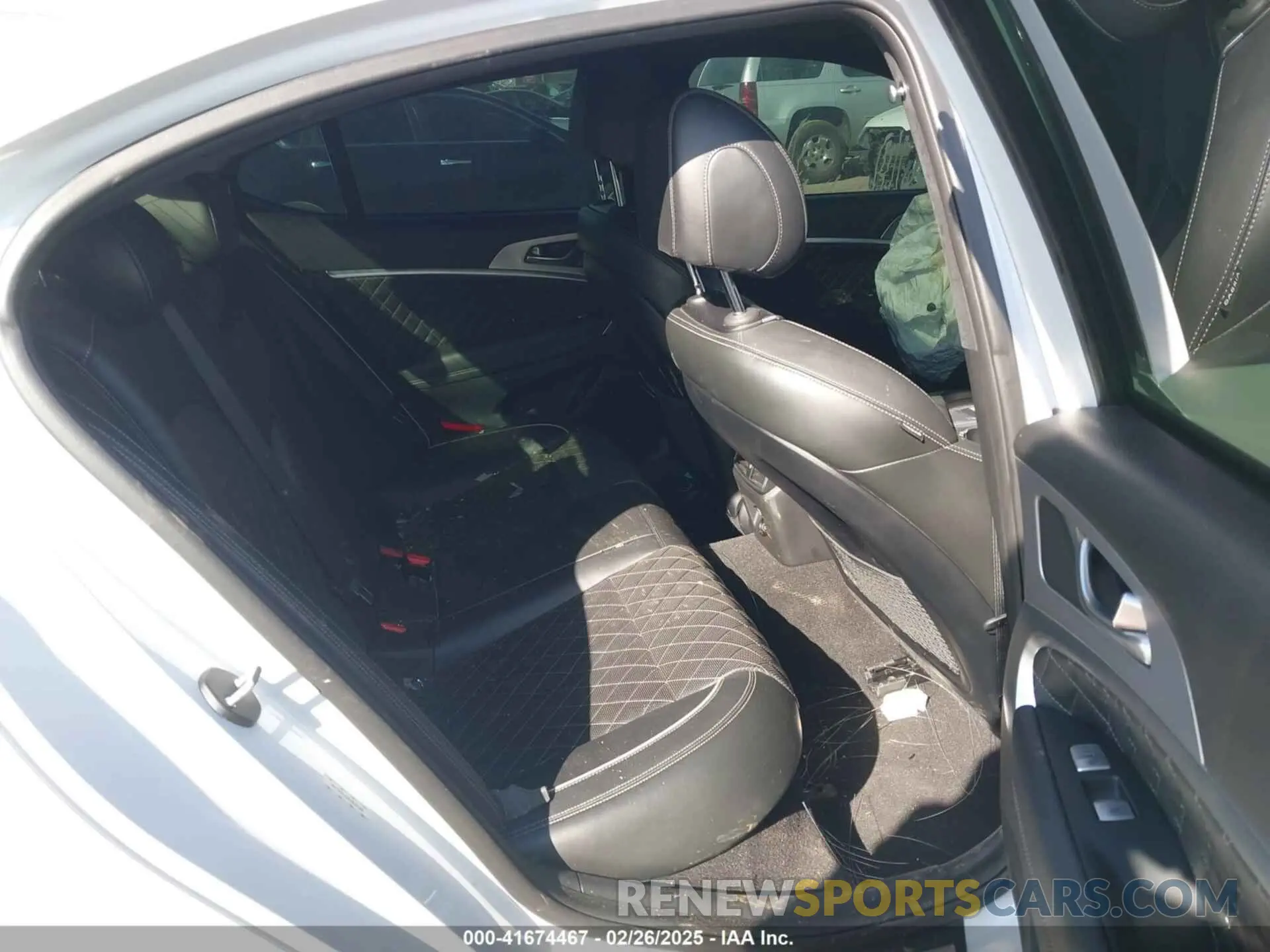 8 Photograph of a damaged car KMTG44LAXKU019182 GENESIS G70 2019