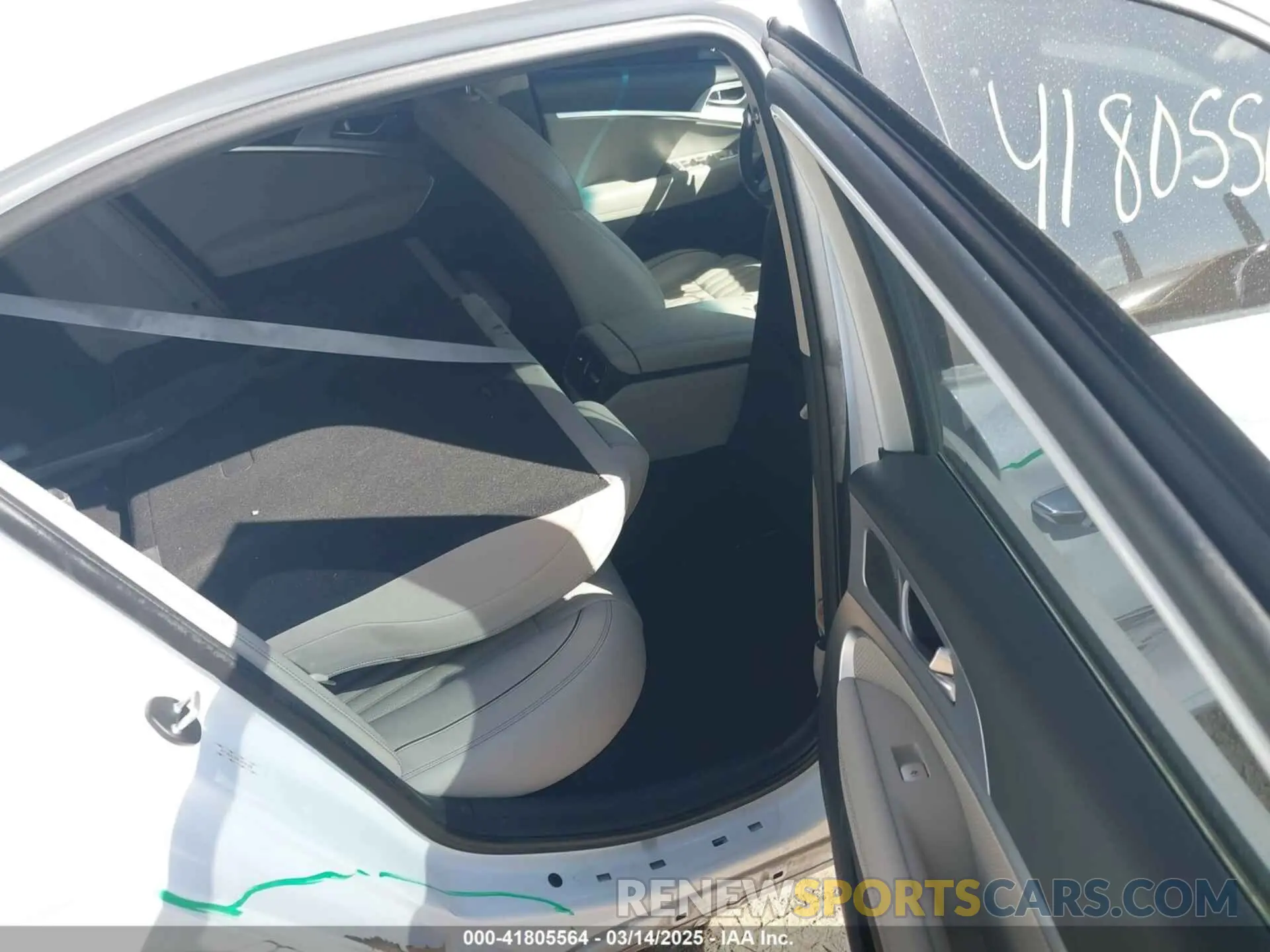 8 Photograph of a damaged car KMTG54LE7KU035128 GENESIS G70 2019