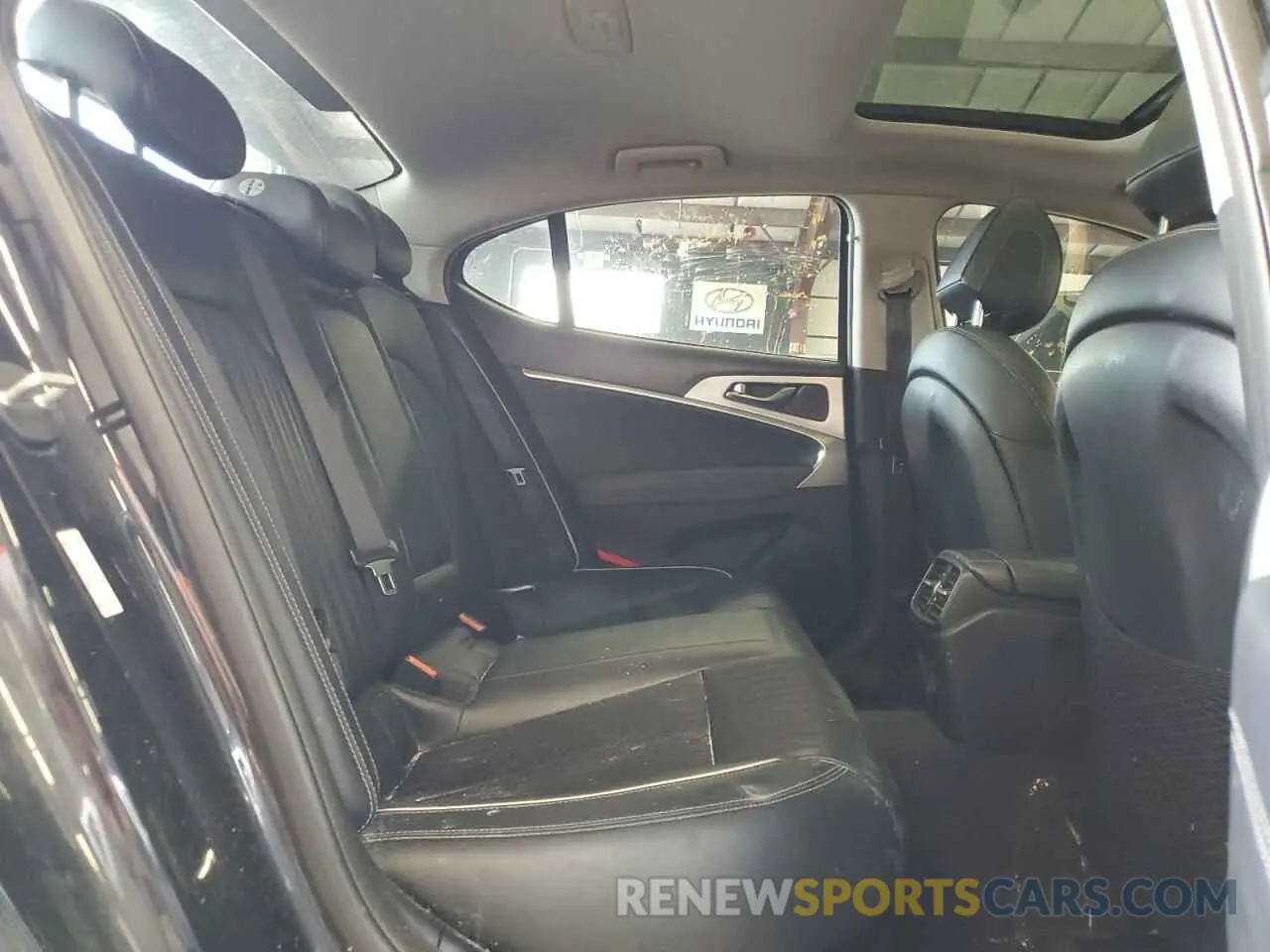 10 Photograph of a damaged car KMTG74LE6KU013986 GENESIS G70 2019