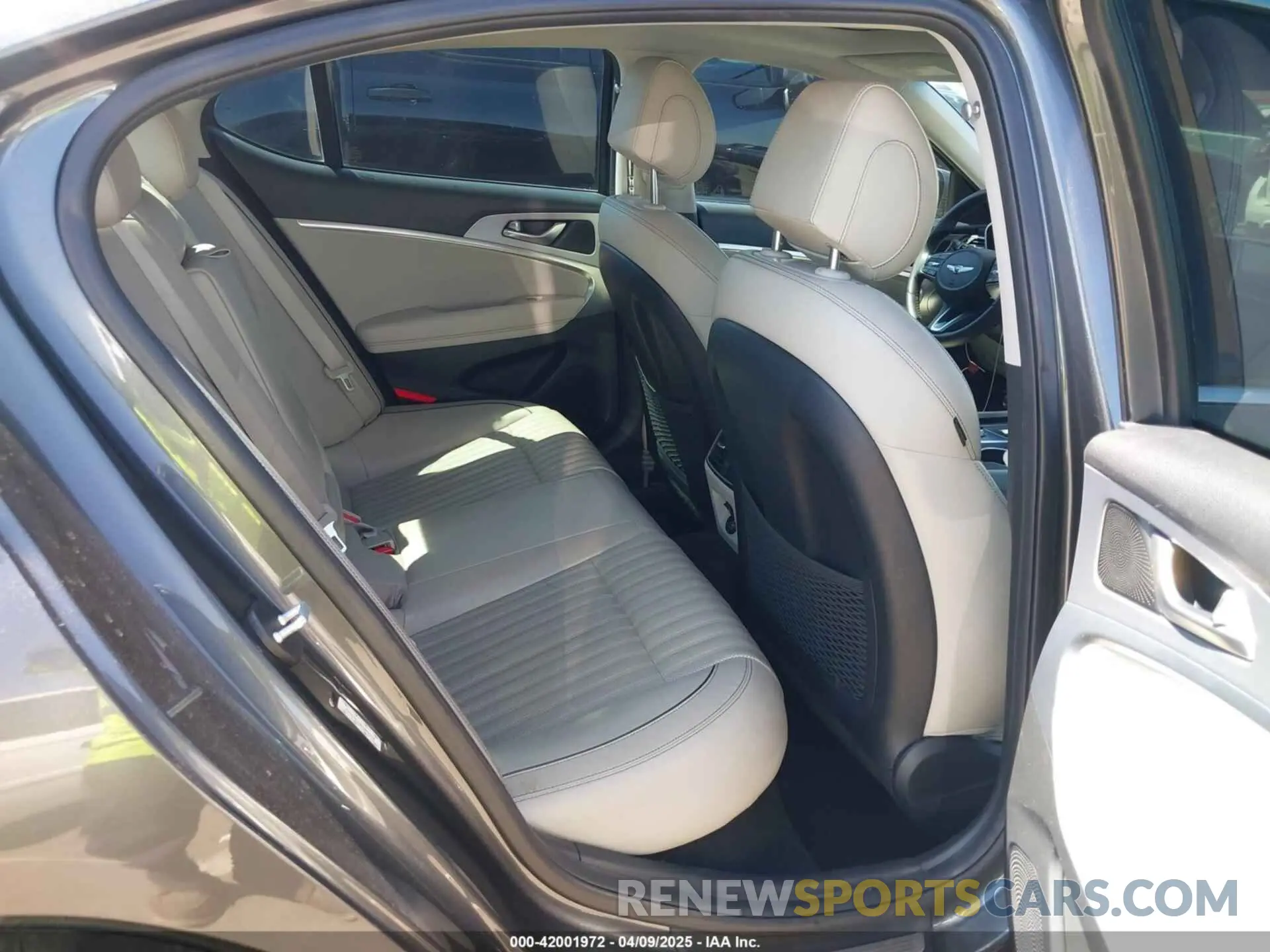 8 Photograph of a damaged car KMTG74LE6KU044218 GENESIS G70 2019