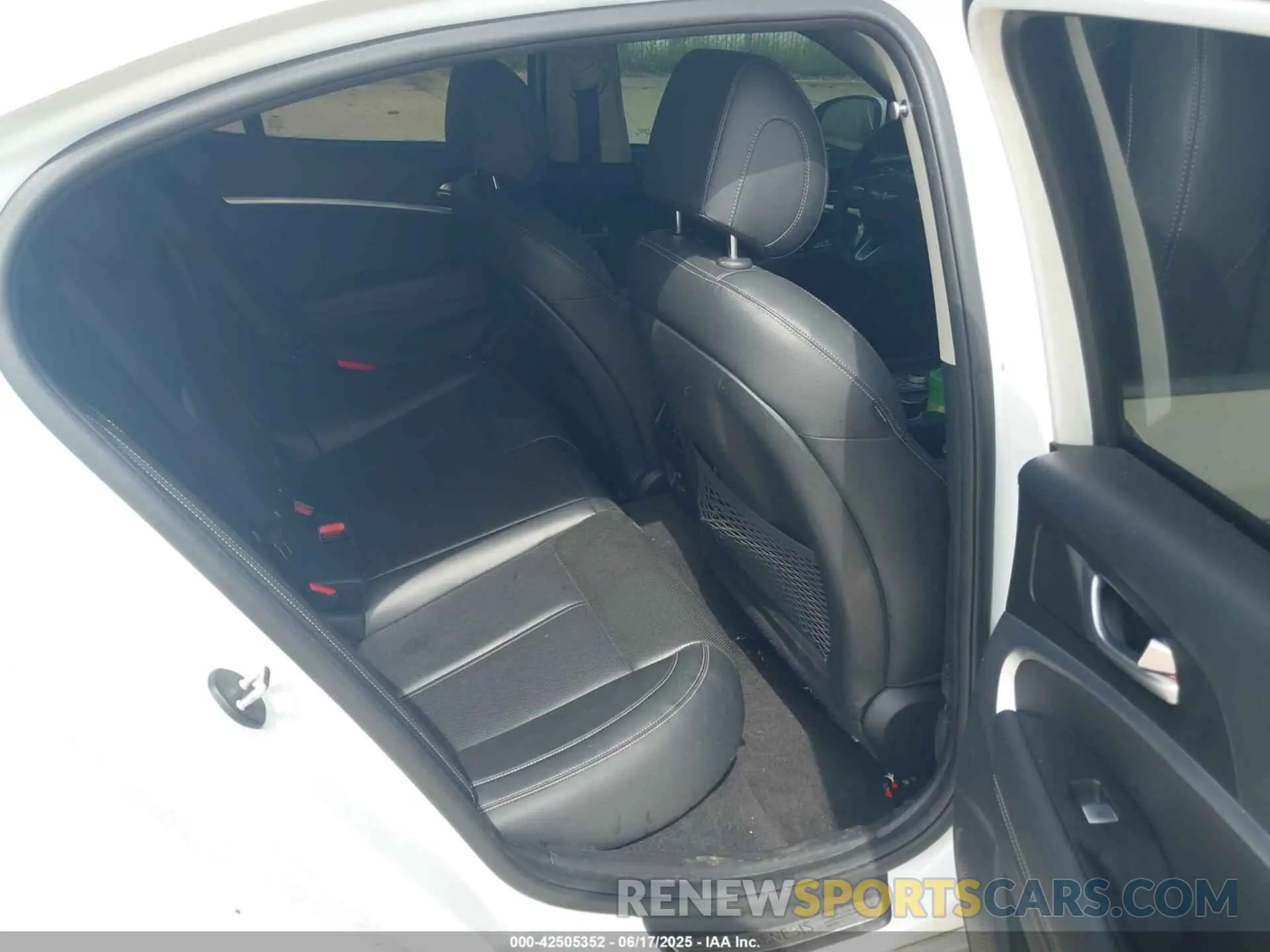 8 Photograph of a damaged car KMTG24LA5LU057278 GENESIS G70 2020