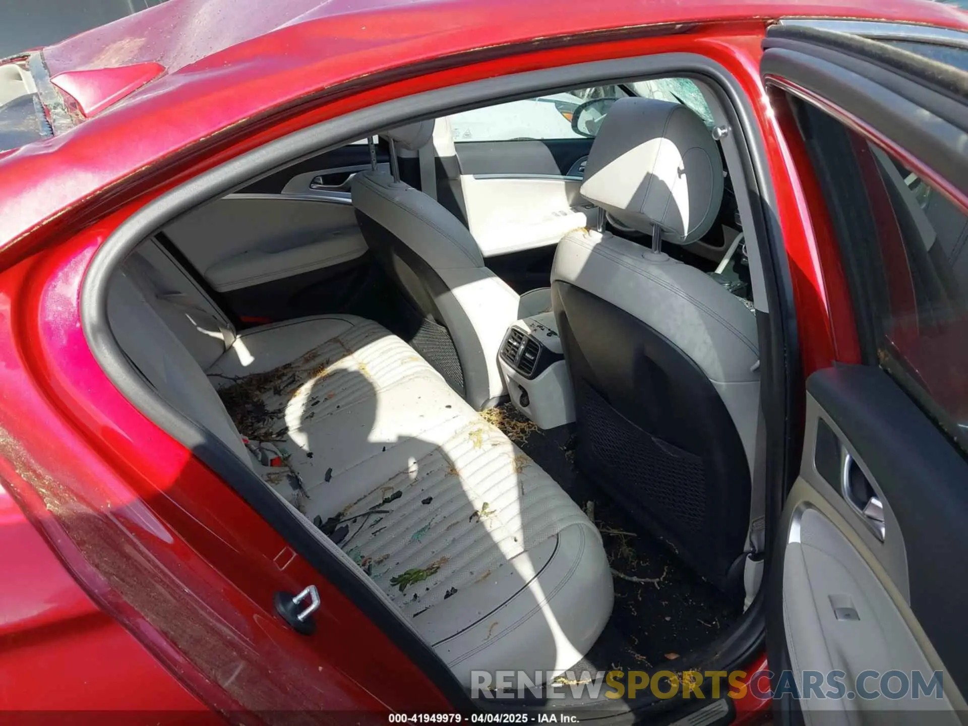 8 Photograph of a damaged car KMTG34LAXLU062859 GENESIS G70 2020