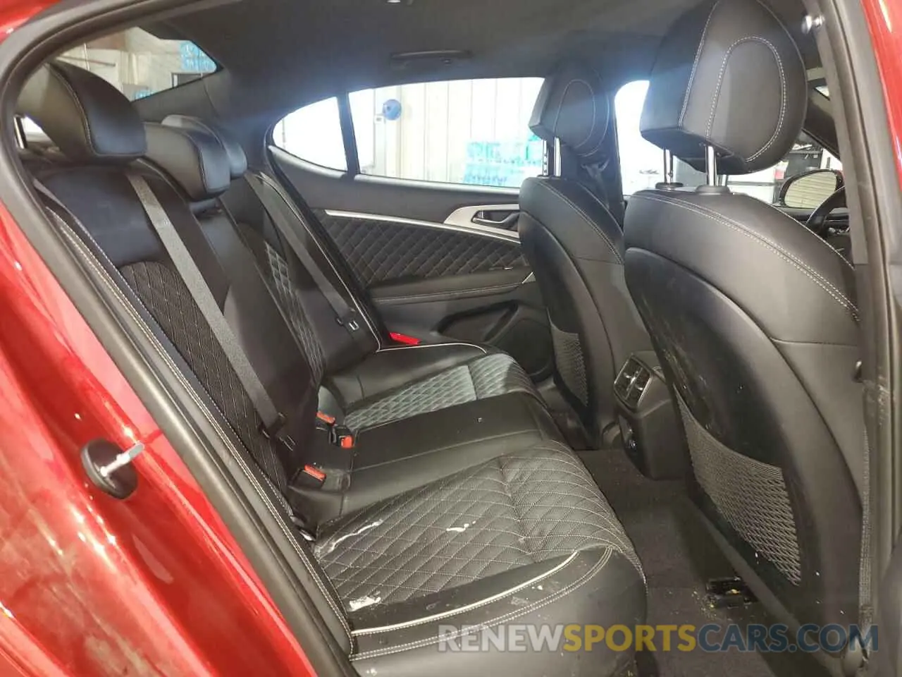 10 Photograph of a damaged car KMTG34LE0LU051663 GENESIS G70 2020