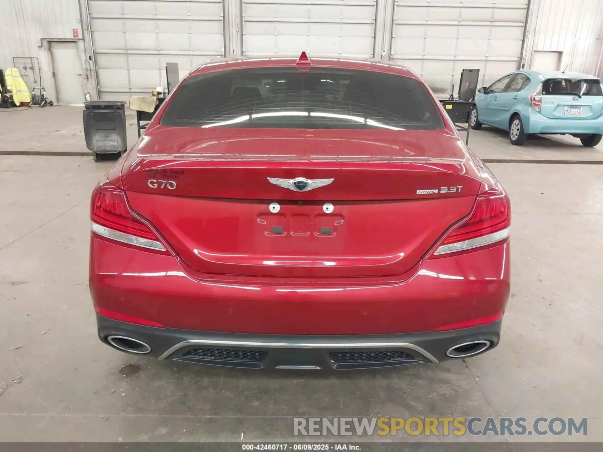 17 Photograph of a damaged car KMTG34LE3LU051639 GENESIS G70 2020