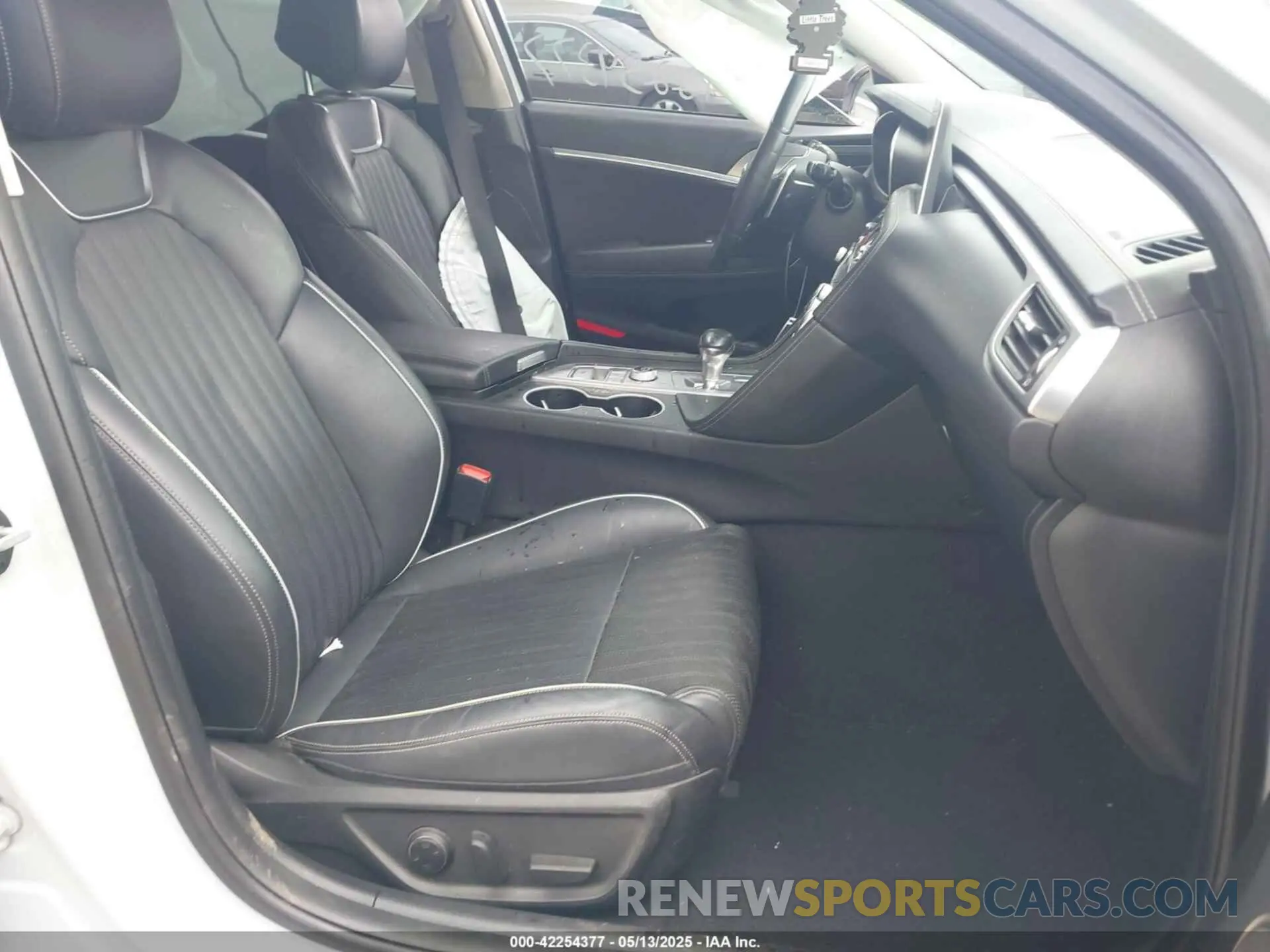 5 Photograph of a damaged car KMTG54LE6LU048583 GENESIS G70 2020