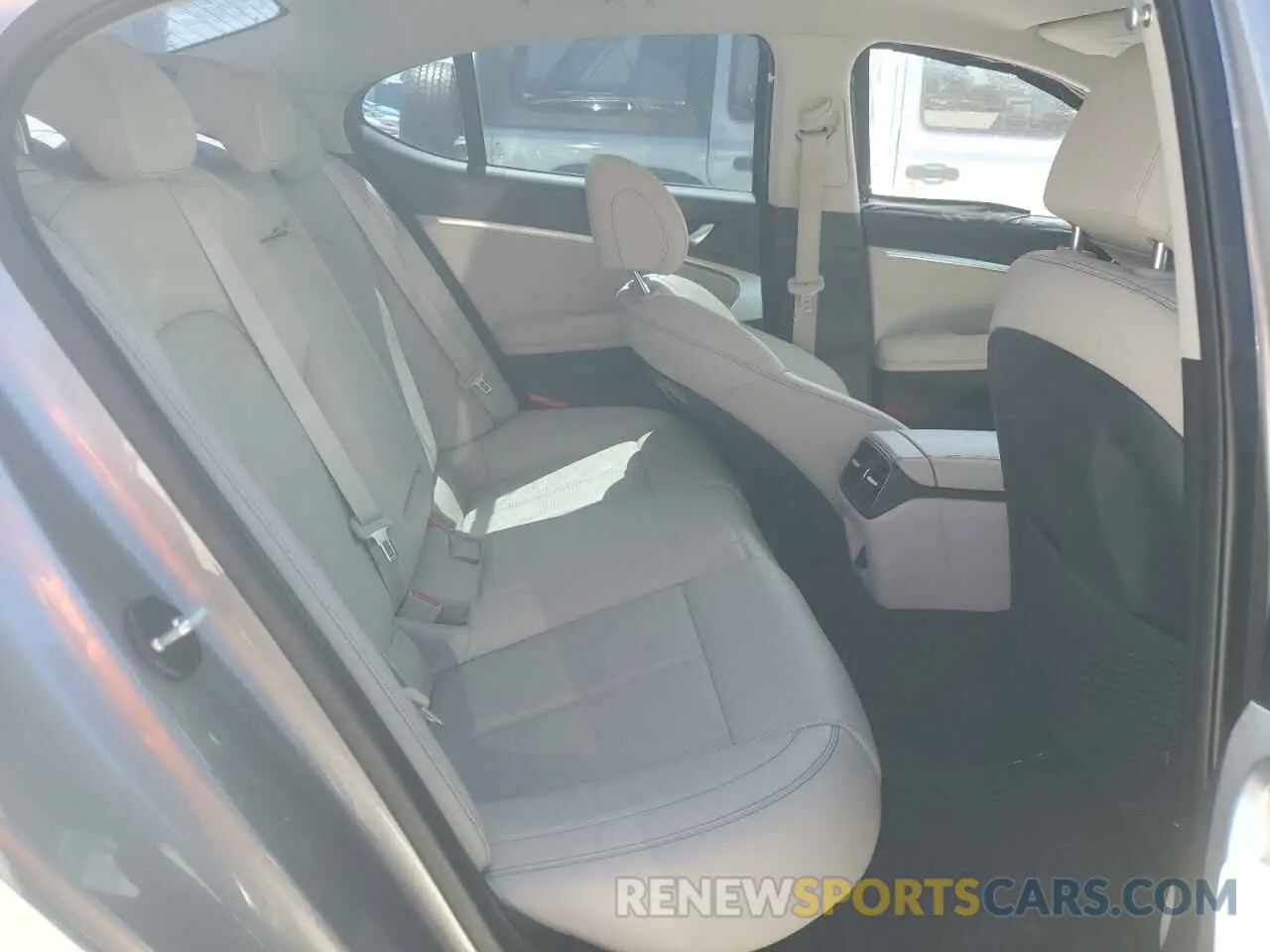 10 Photograph of a damaged car KMTG64LA2LU062426 GENESIS G70 2020