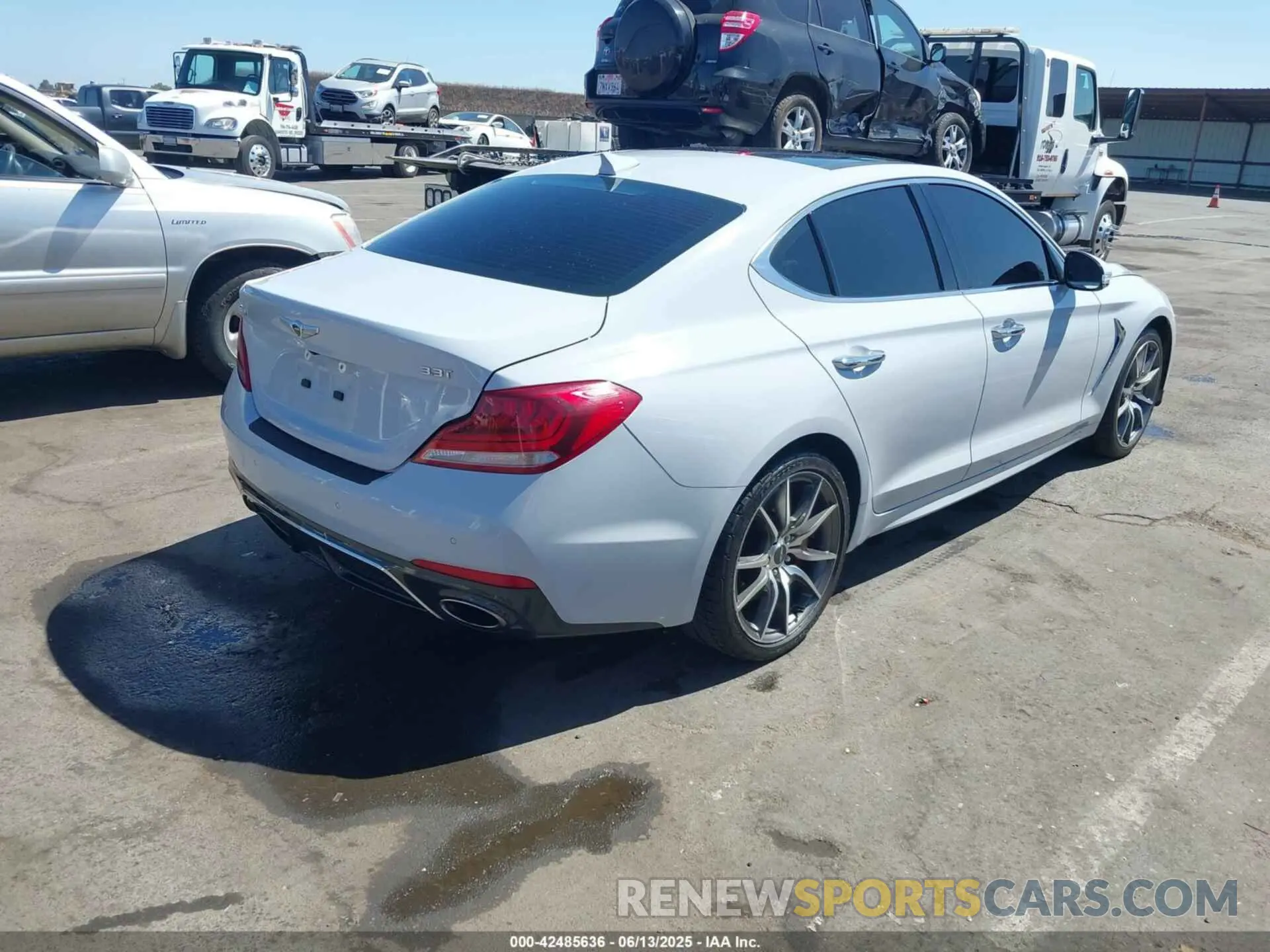 4 Photograph of a damaged car KMTG74LE2LU059669 GENESIS G70 2020