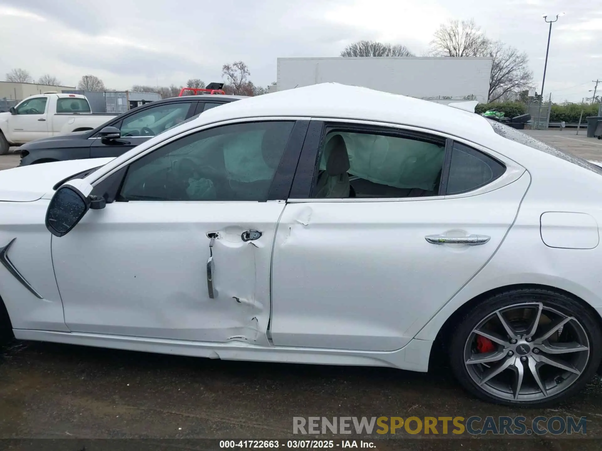14 Photograph of a damaged car KMTG24LA0MU067346 GENESIS G70 2021