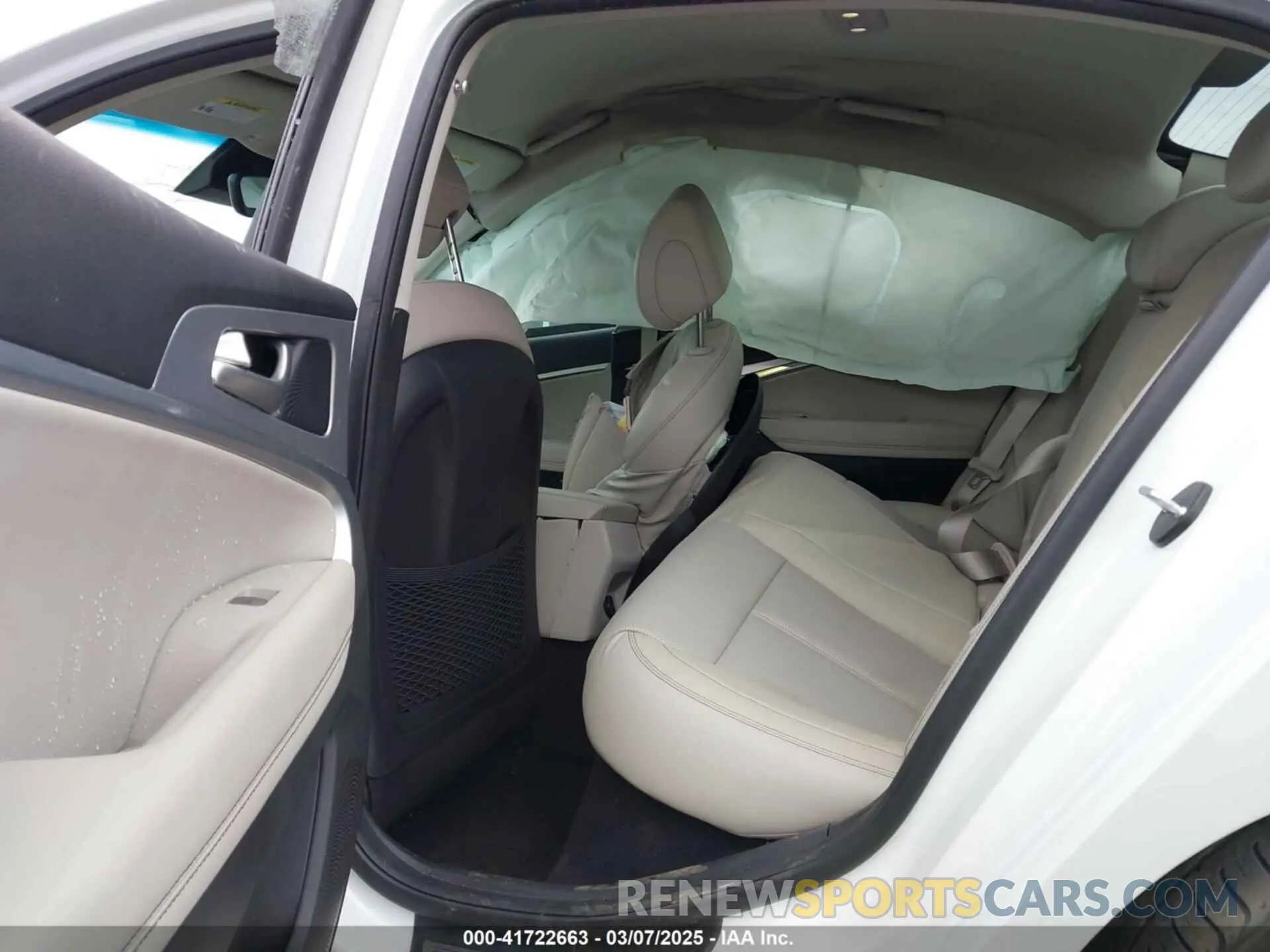 8 Photograph of a damaged car KMTG24LA0MU067346 GENESIS G70 2021