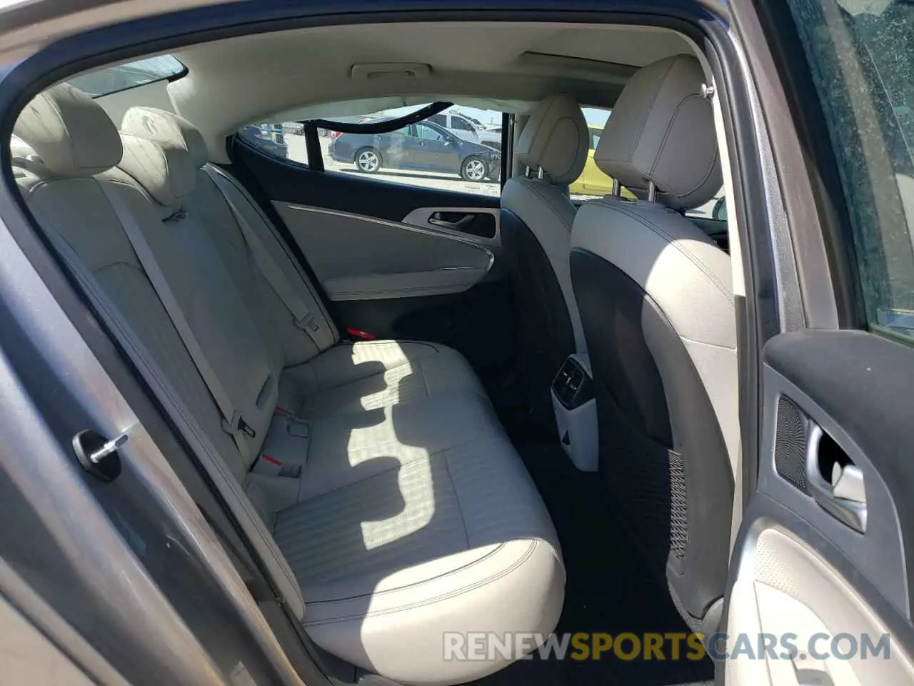 10 Photograph of a damaged car KMTG34LA1MU066977 GENESIS G70 2021