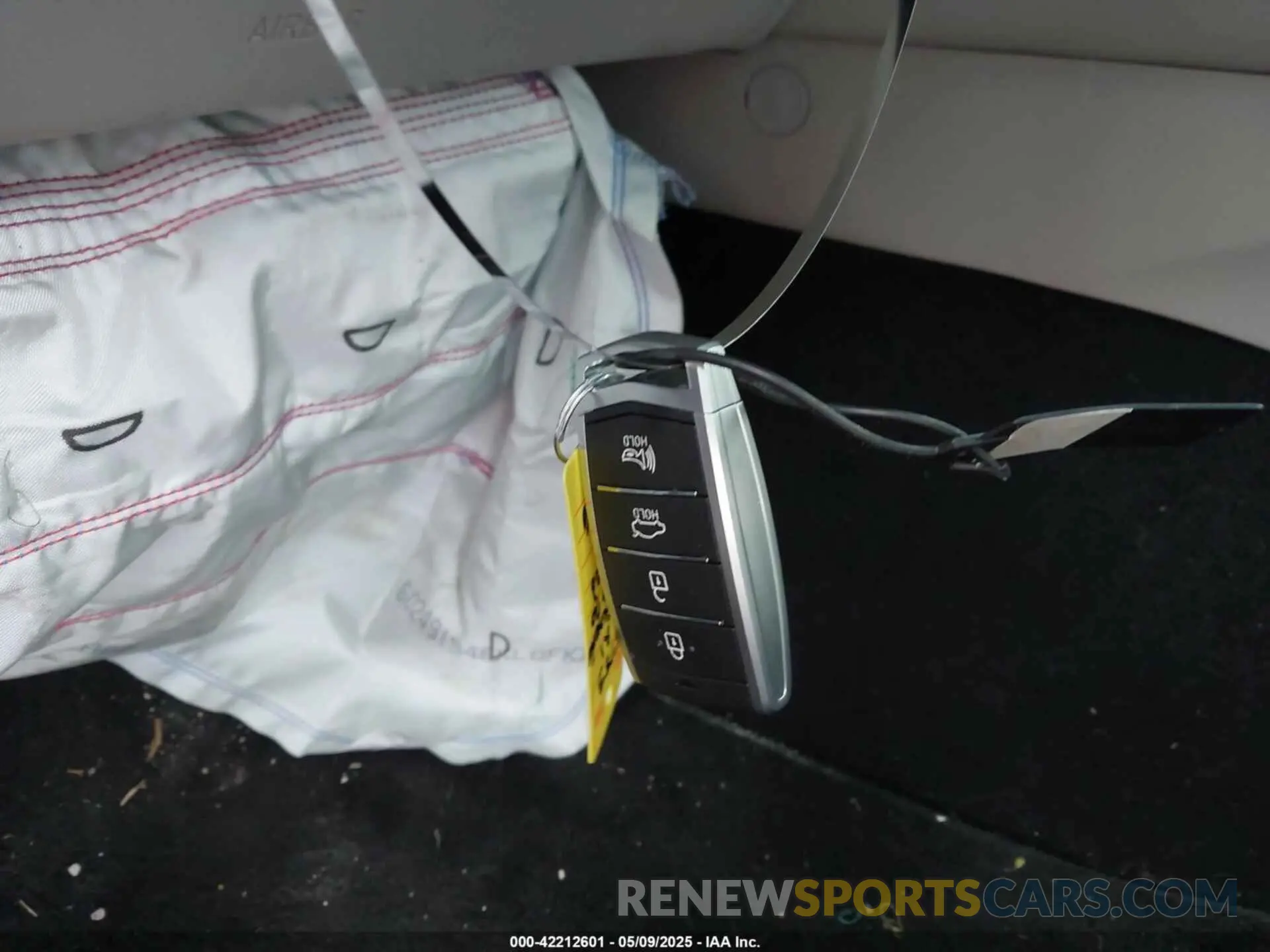 11 Photograph of a damaged car KMTG44LA0MU075456 GENESIS G70 2021