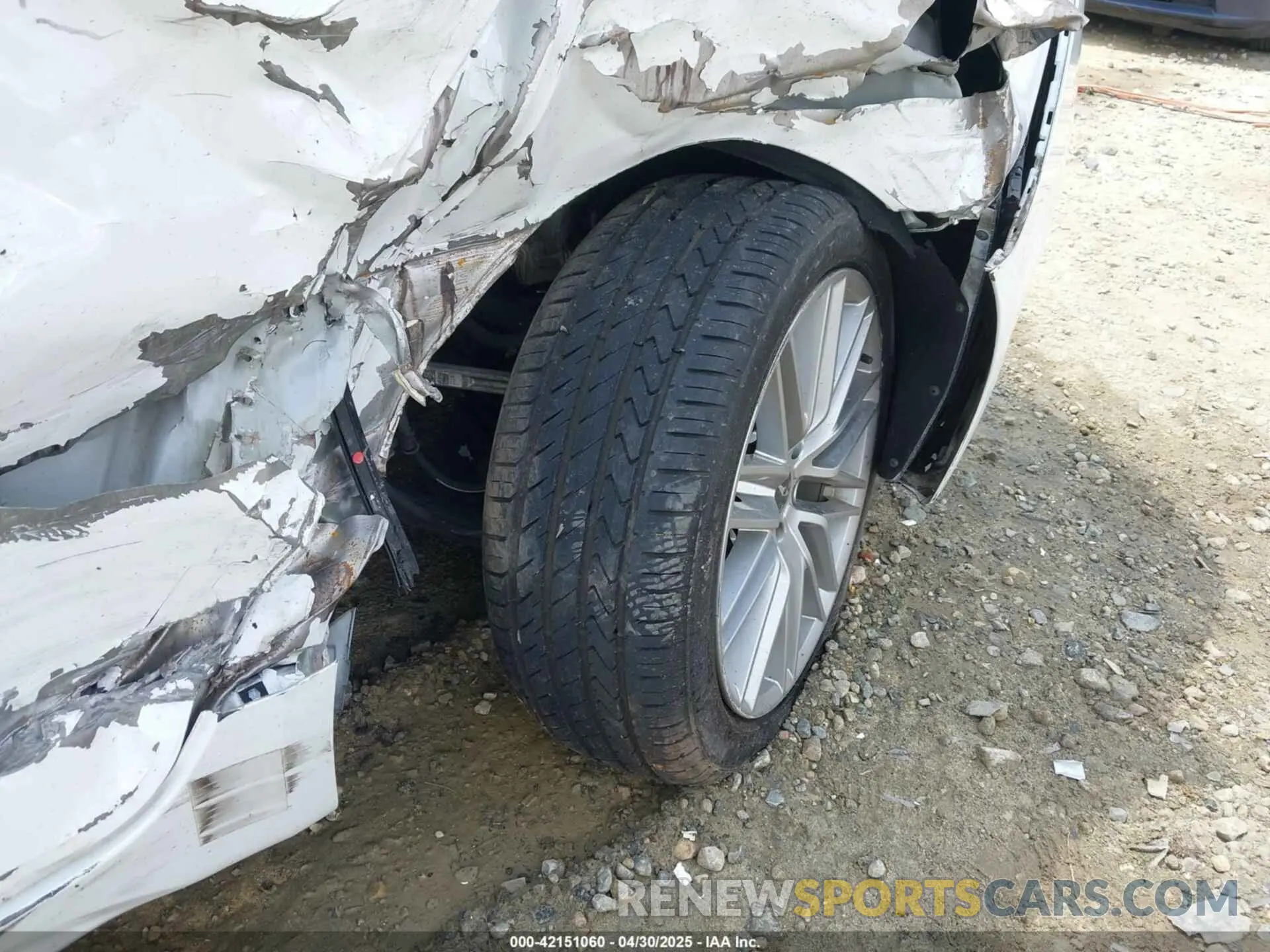 17 Photograph of a damaged car KMTG64LA2MU074982 GENESIS G70 2021
