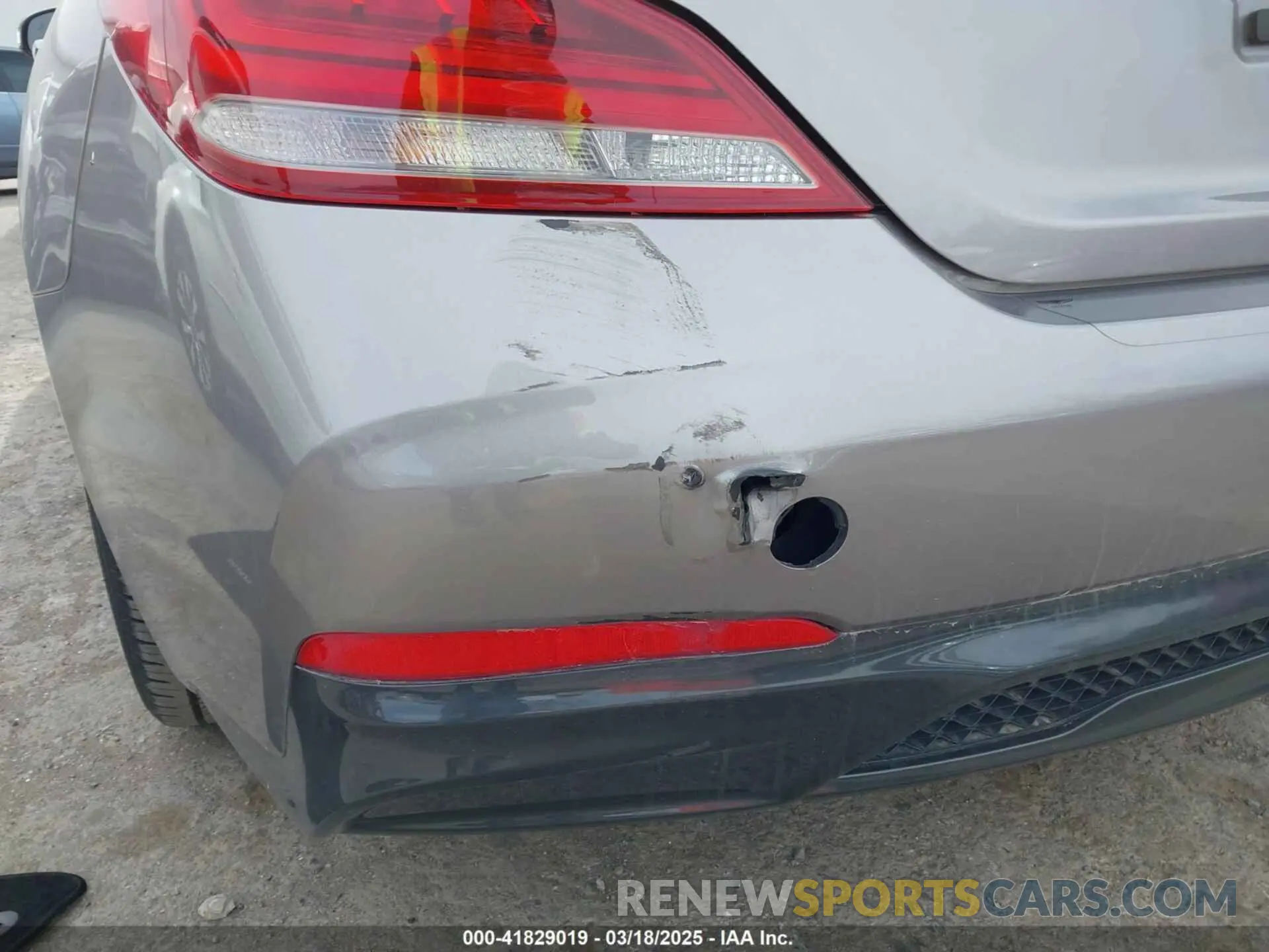 6 Photograph of a damaged car KMTG64LA9MU073635 GENESIS G70 2021