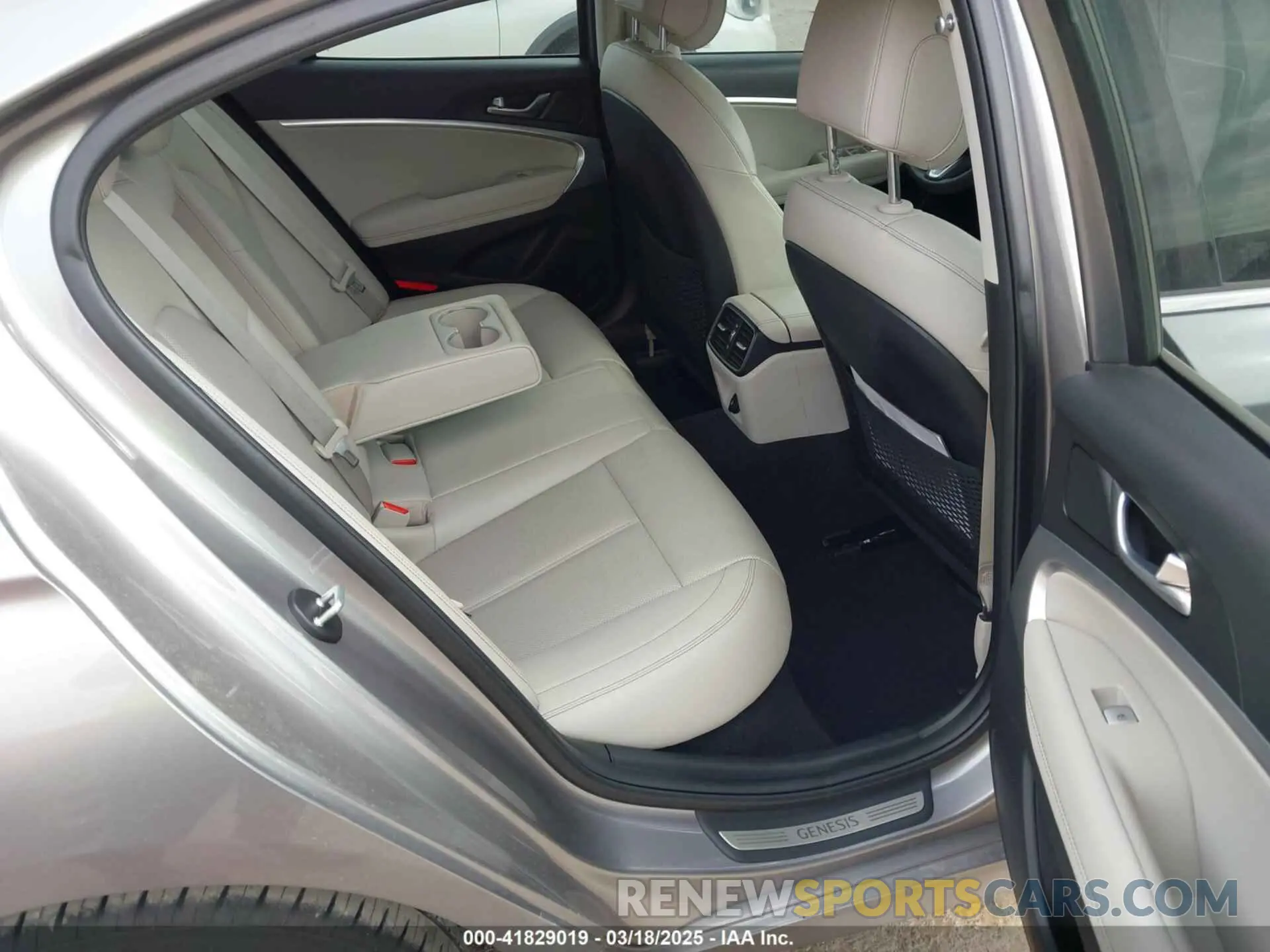 8 Photograph of a damaged car KMTG64LA9MU073635 GENESIS G70 2021