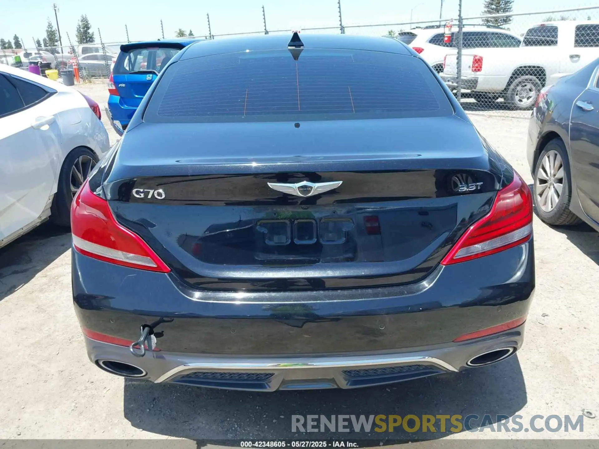 17 Photograph of a damaged car KMTG74LE0MU066394 GENESIS G70 2021