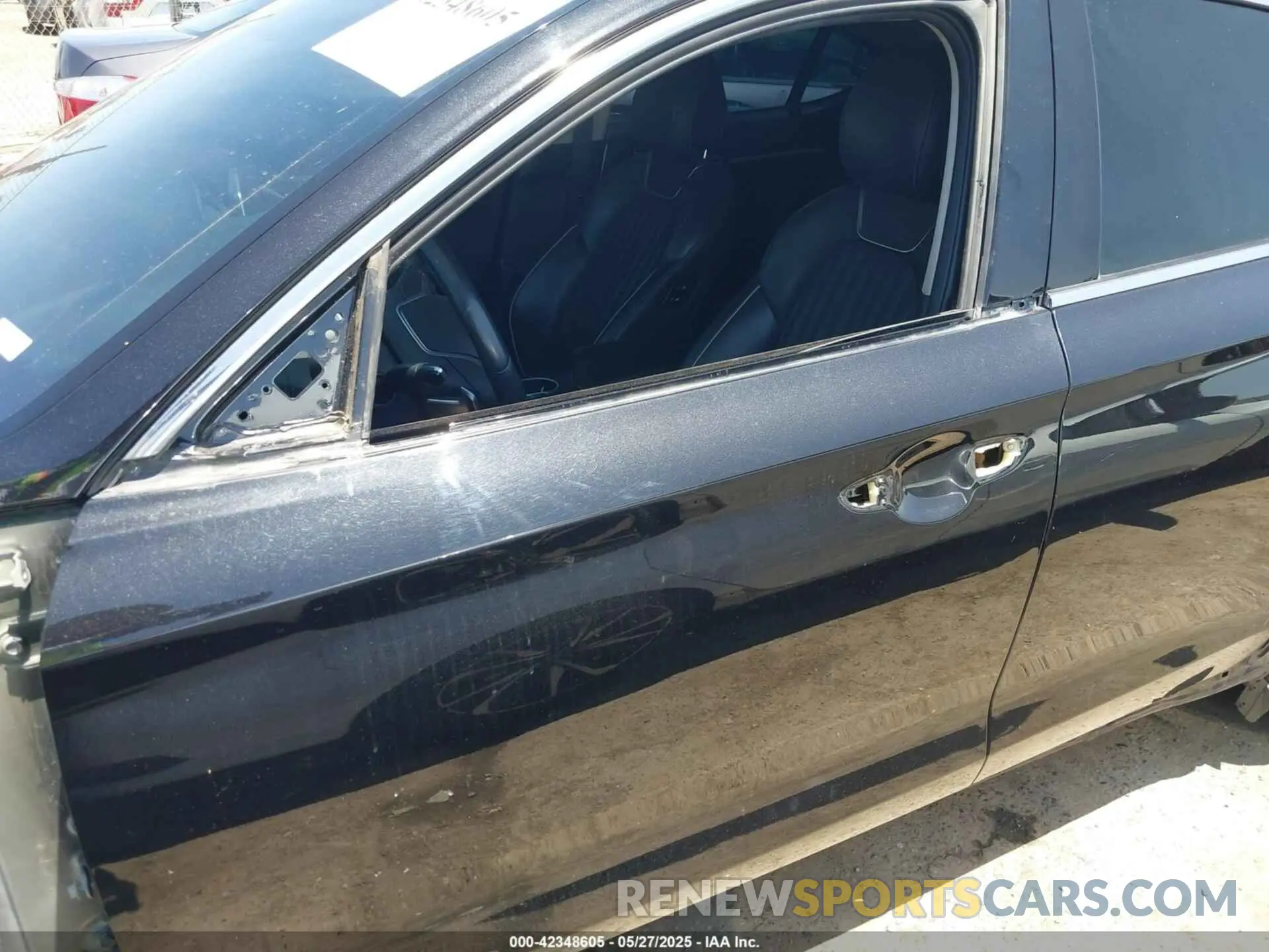 19 Photograph of a damaged car KMTG74LE0MU066394 GENESIS G70 2021