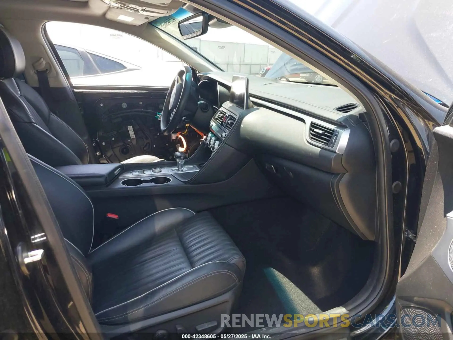 5 Photograph of a damaged car KMTG74LE0MU066394 GENESIS G70 2021