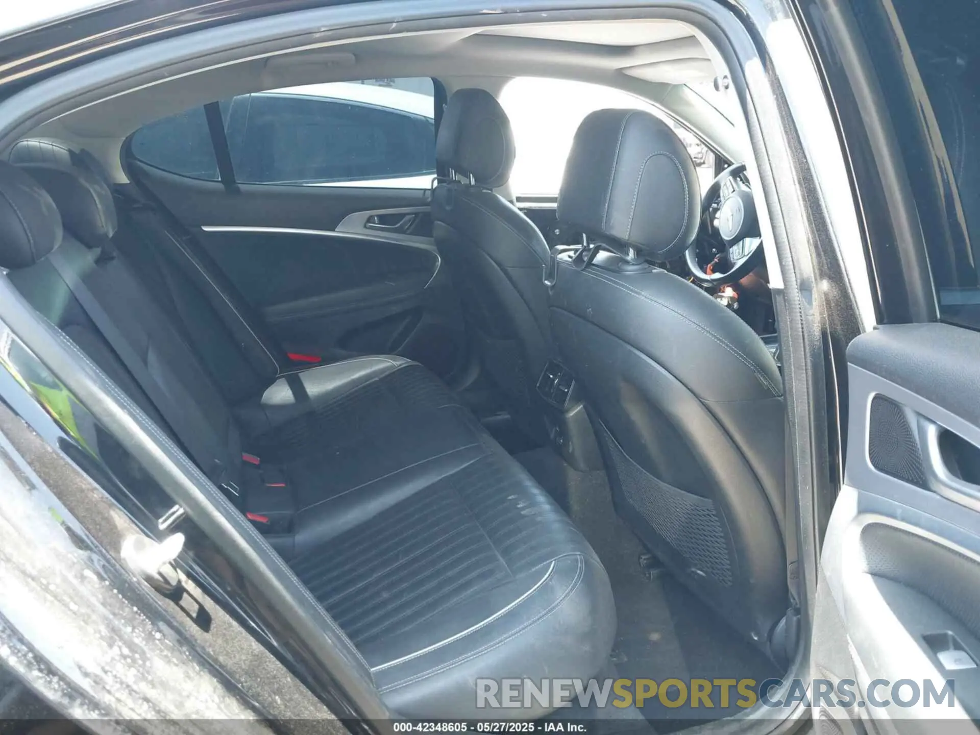 8 Photograph of a damaged car KMTG74LE0MU066394 GENESIS G70 2021