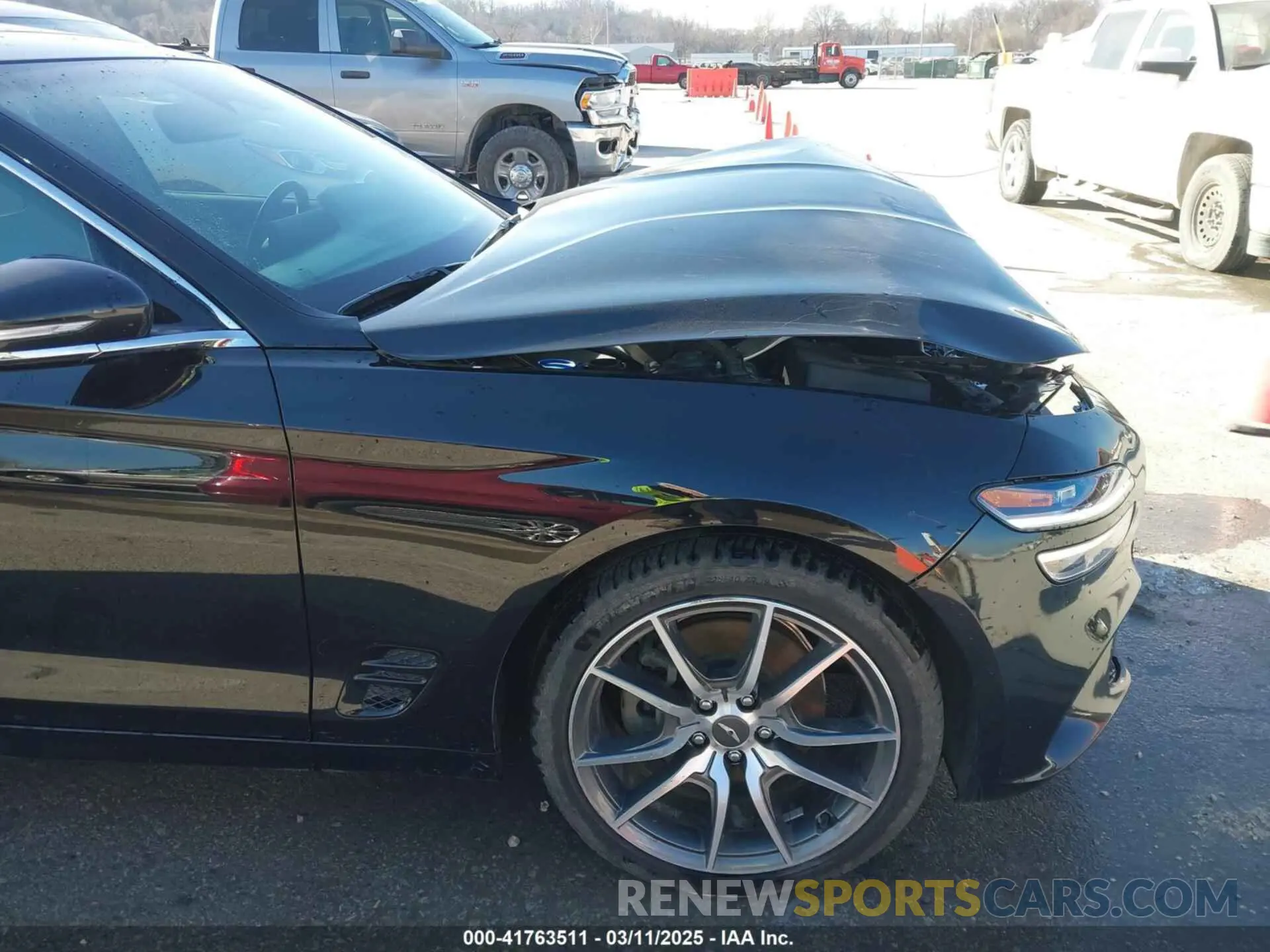 18 Photograph of a damaged car KMTG34TA0NU098580 GENESIS G70 2022
