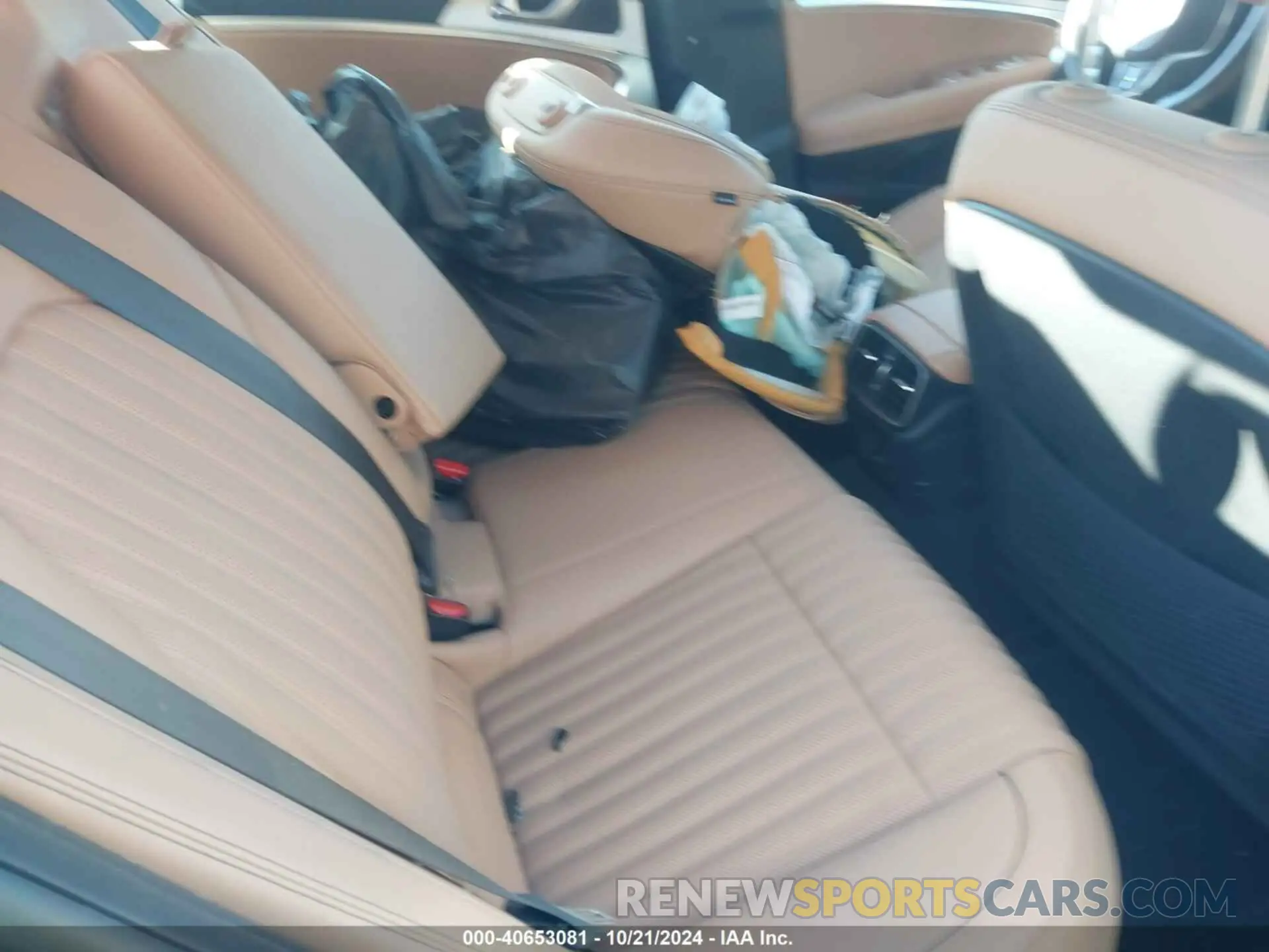 8 Photograph of a damaged car KMTG34TA1NU092657 GENESIS G70 2022