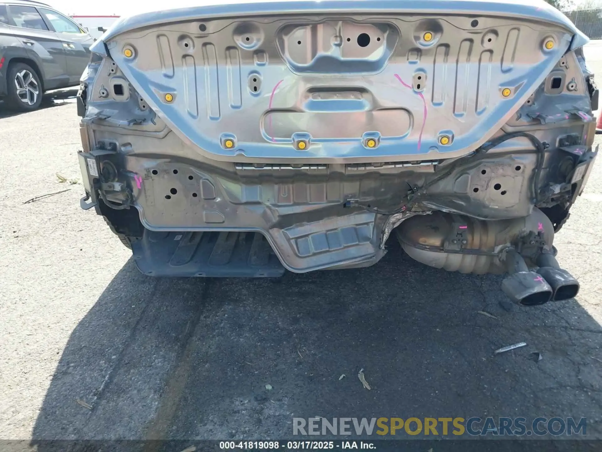 6 Photograph of a damaged car KMTG34TA1NU092710 GENESIS G70 2022