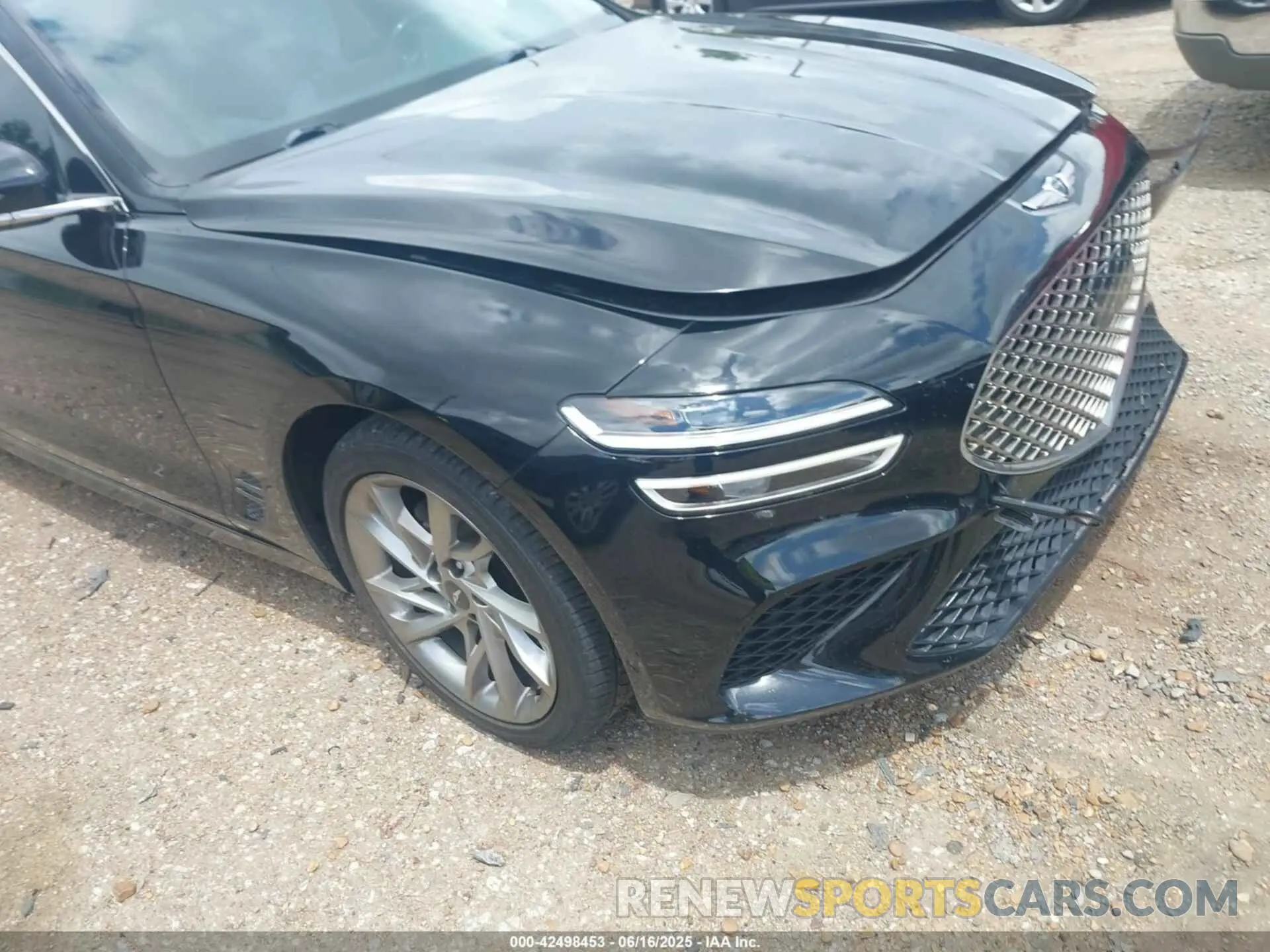 17 Photograph of a damaged car KMTG34TA2NU092862 GENESIS G70 2022
