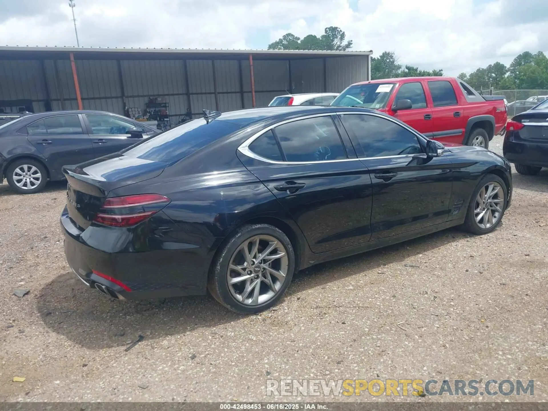 4 Photograph of a damaged car KMTG34TA2NU092862 GENESIS G70 2022