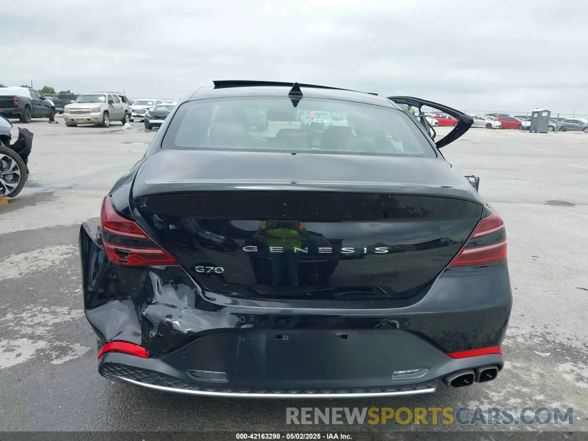 17 Photograph of a damaged car KMTG34TA2NU103715 GENESIS G70 2022