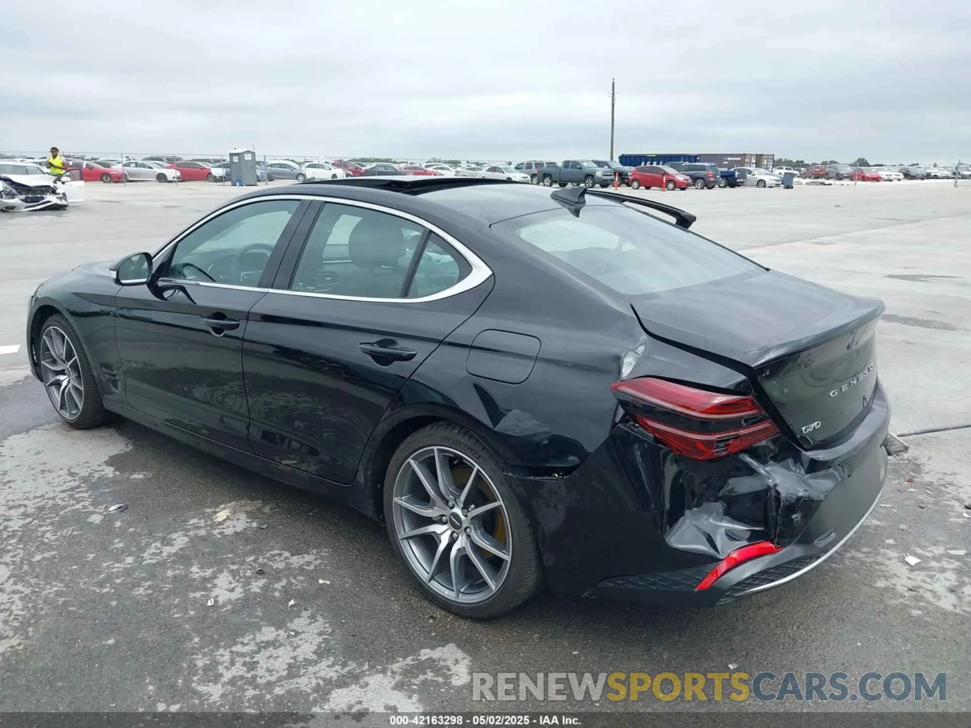 3 Photograph of a damaged car KMTG34TA2NU103715 GENESIS G70 2022