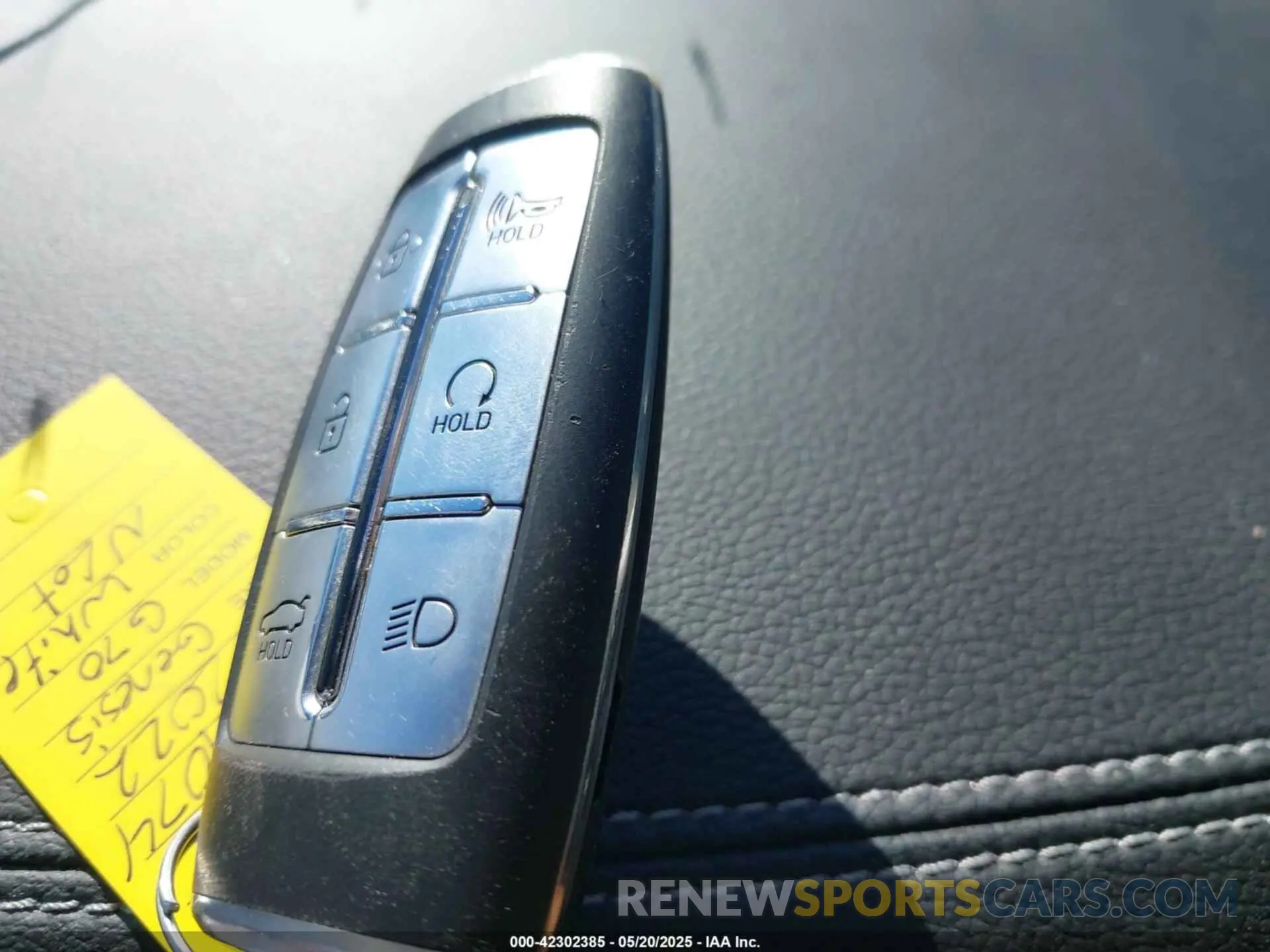 11 Photograph of a damaged car KMTG34TA2NU103990 GENESIS G70 2022